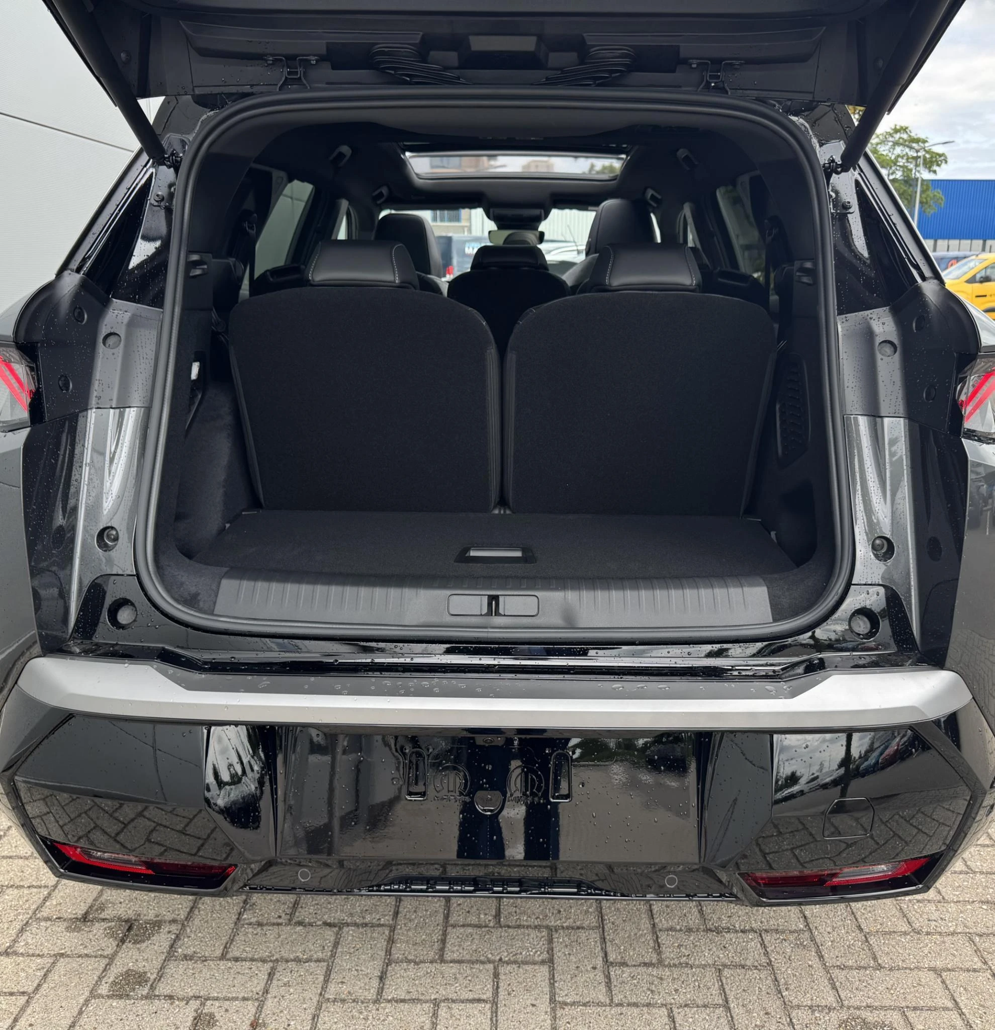 Peugeot-e-5008-image-17