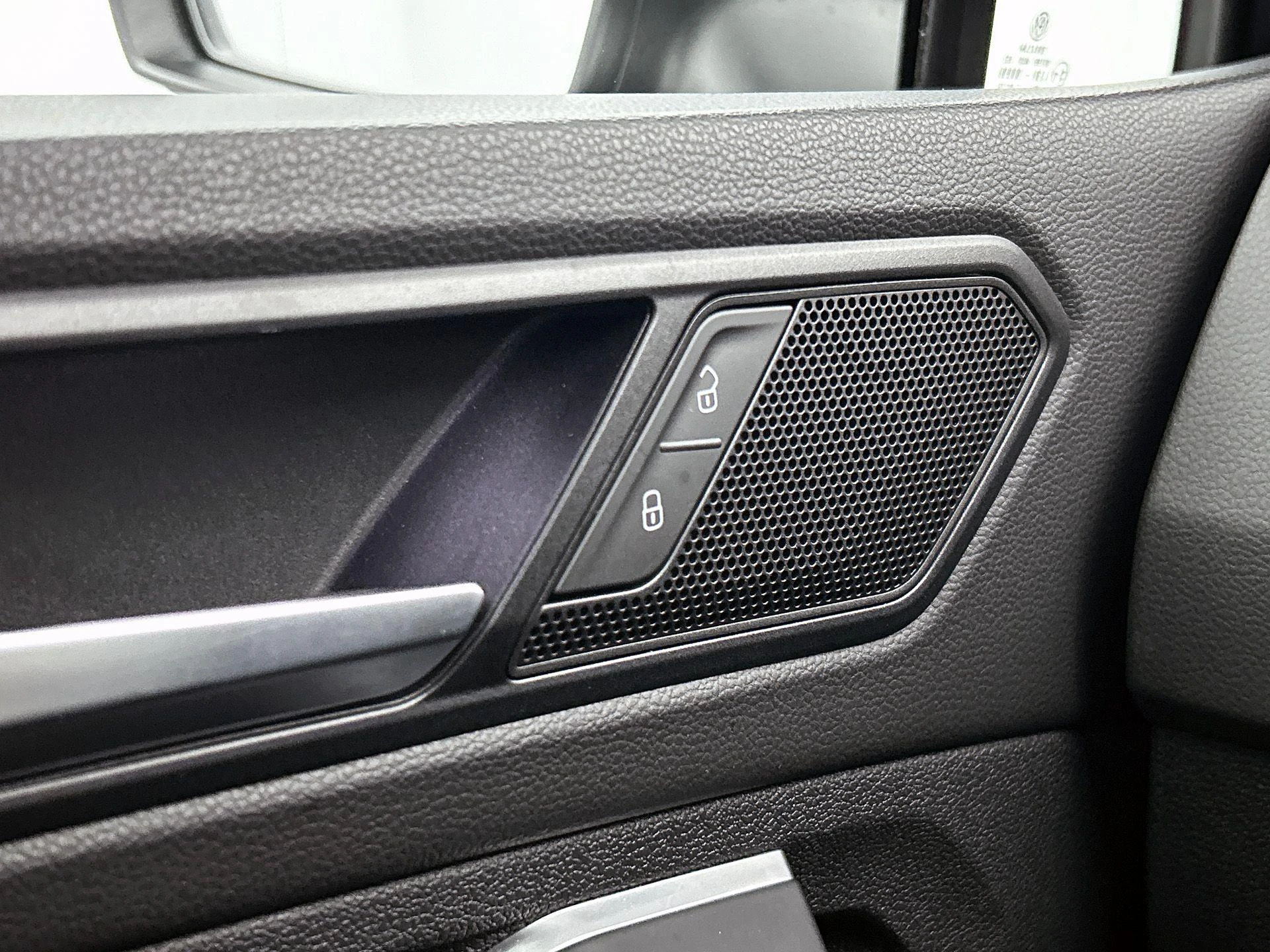 Volkswagen-Tiguan-image-8