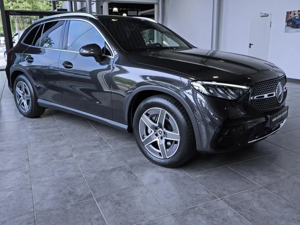 Mercedes-Benz-GLC 300 d-image-4
