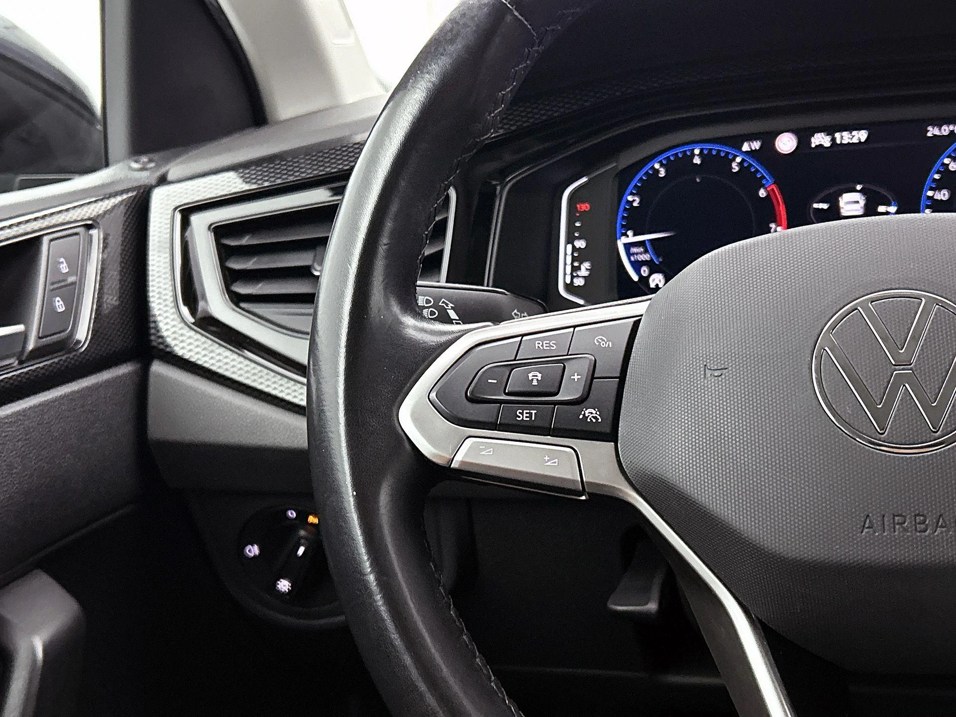 Volkswagen-Polo-image-5