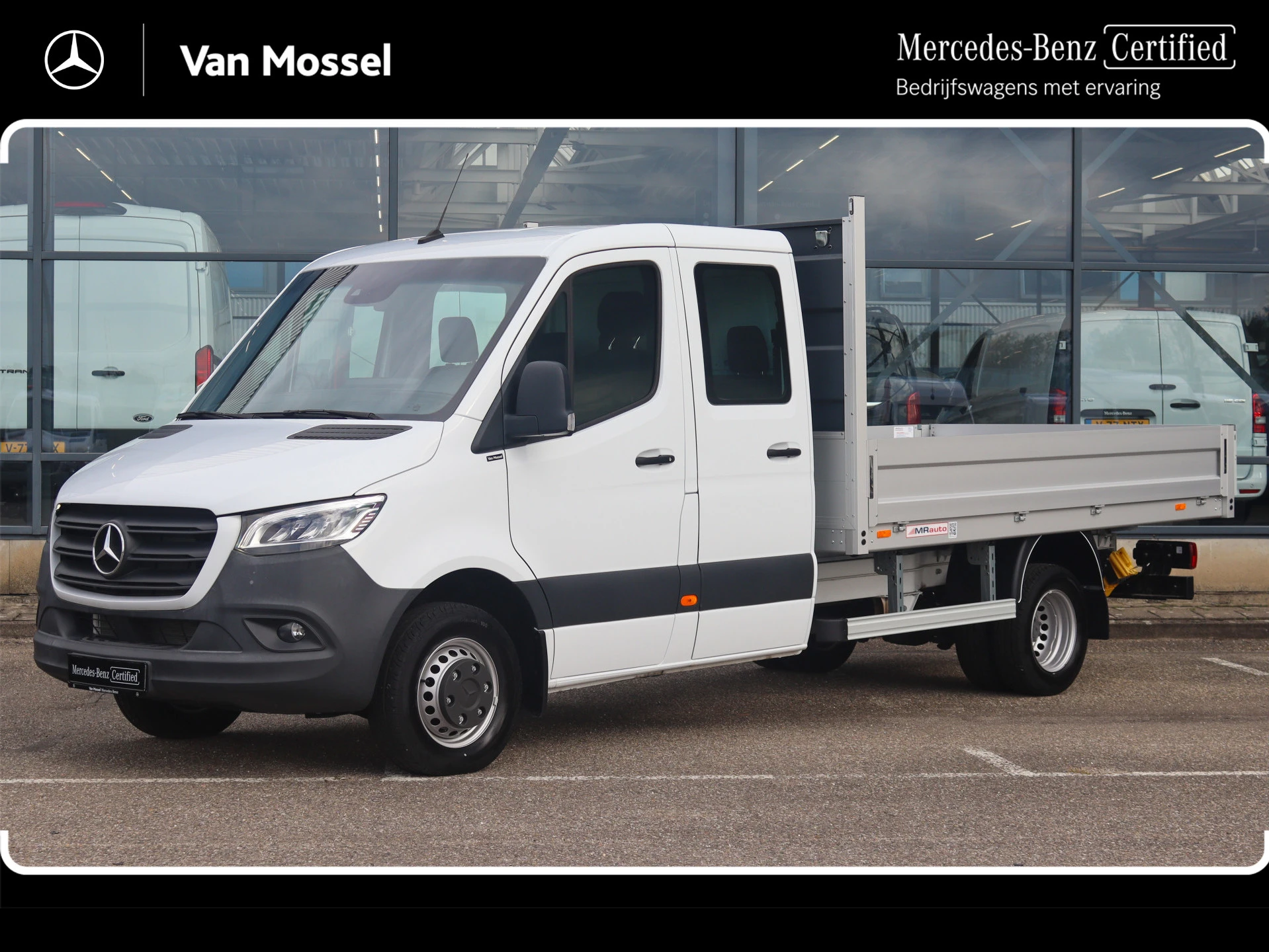 Mercedes-Benz-Sprinter-image-0