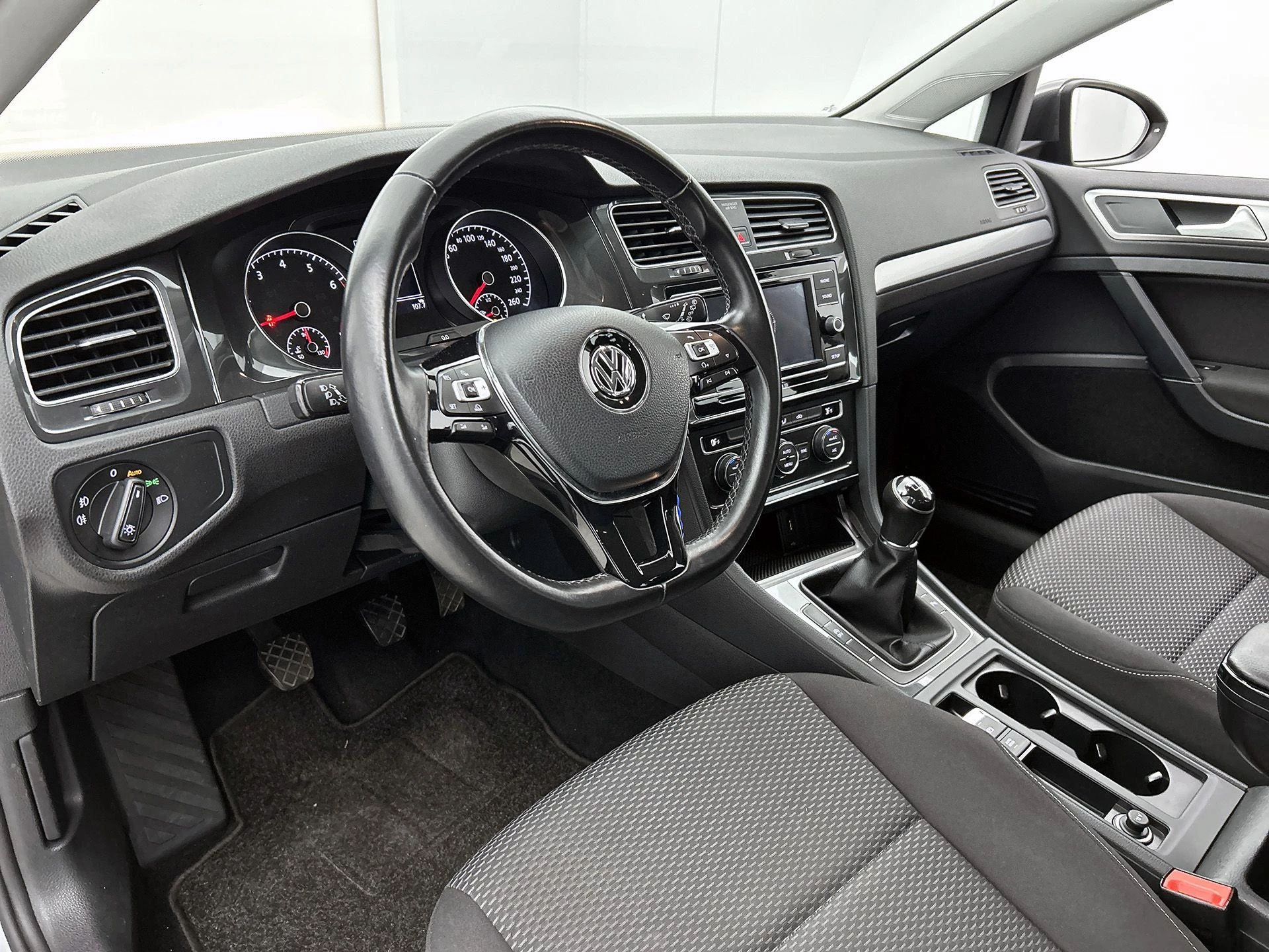 Volkswagen-Golf-image-20