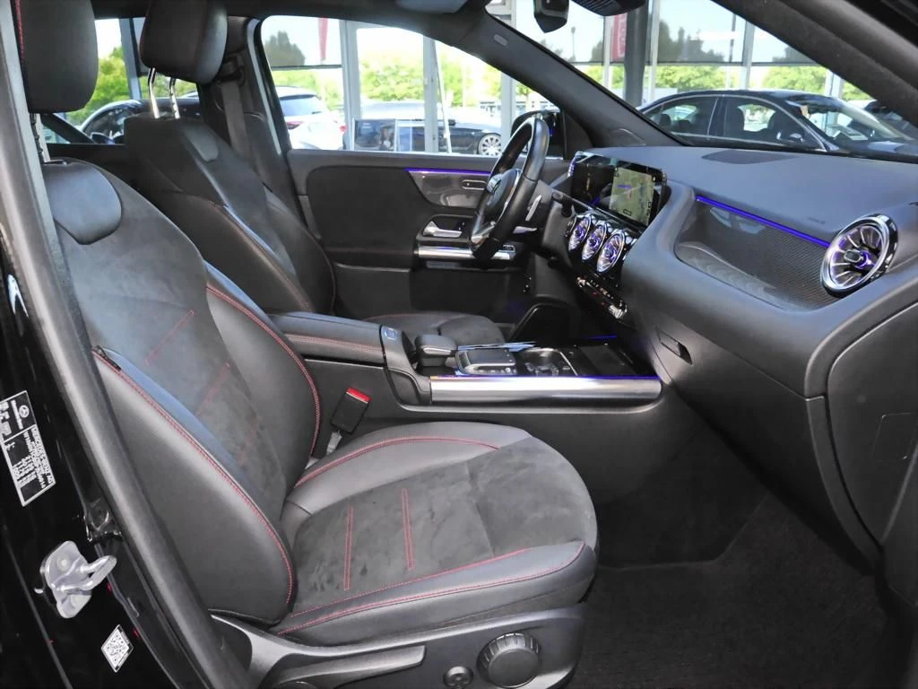 Mercedes-Benz-GLA 200 d-image-12