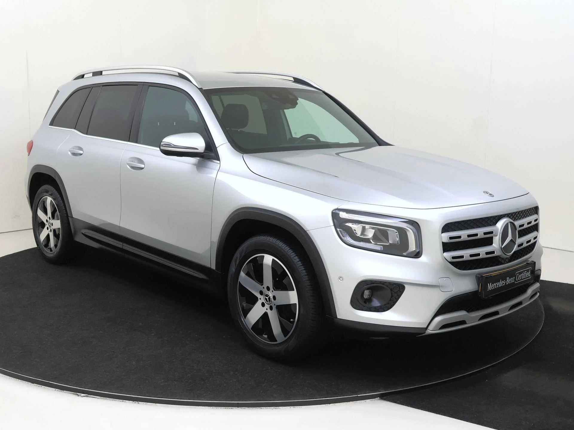Mercedes-Benz-GLB-image-1