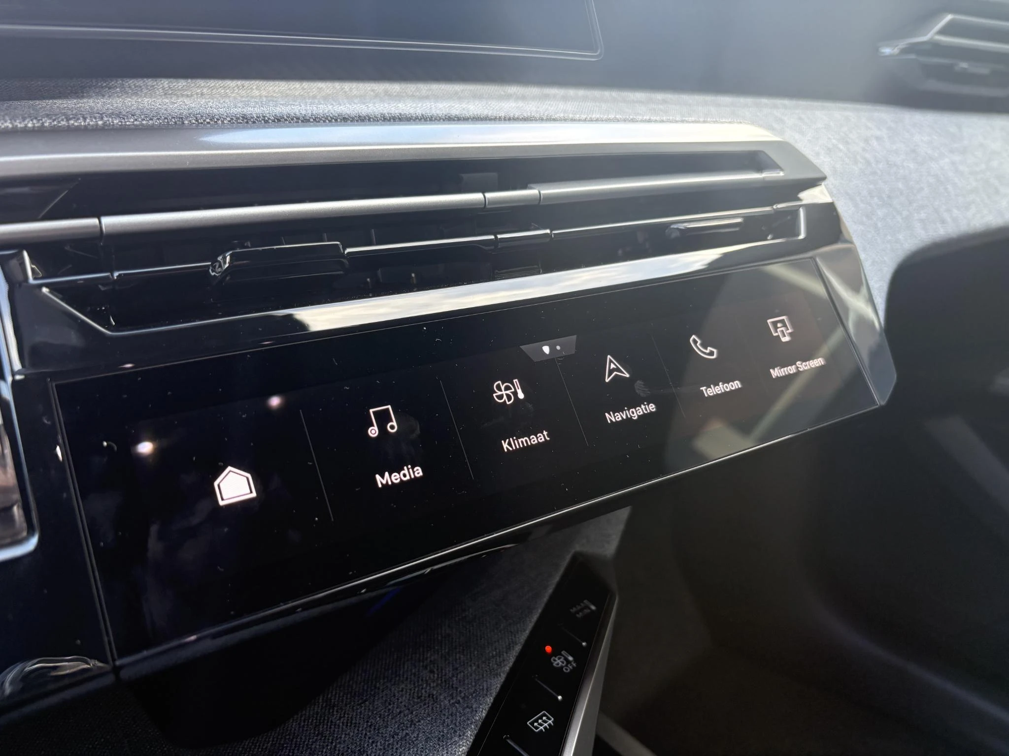 Peugeot-e-5008-image-17