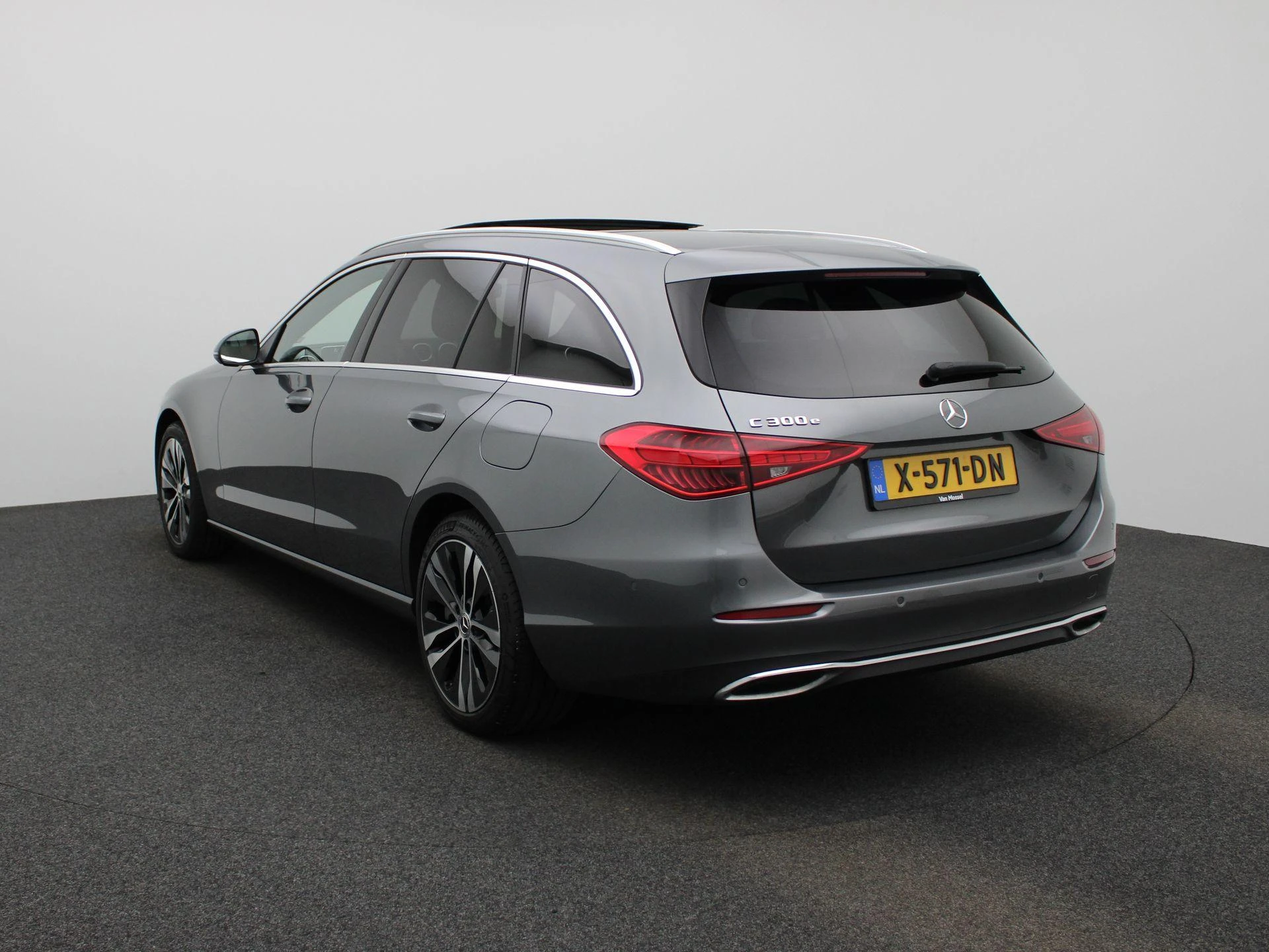 Mercedes-Benz-C-Klasse-image-2