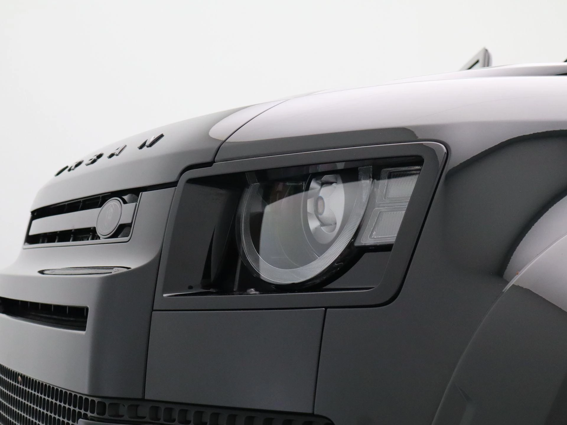 Land Rover Defender P300e X-dynamic SE