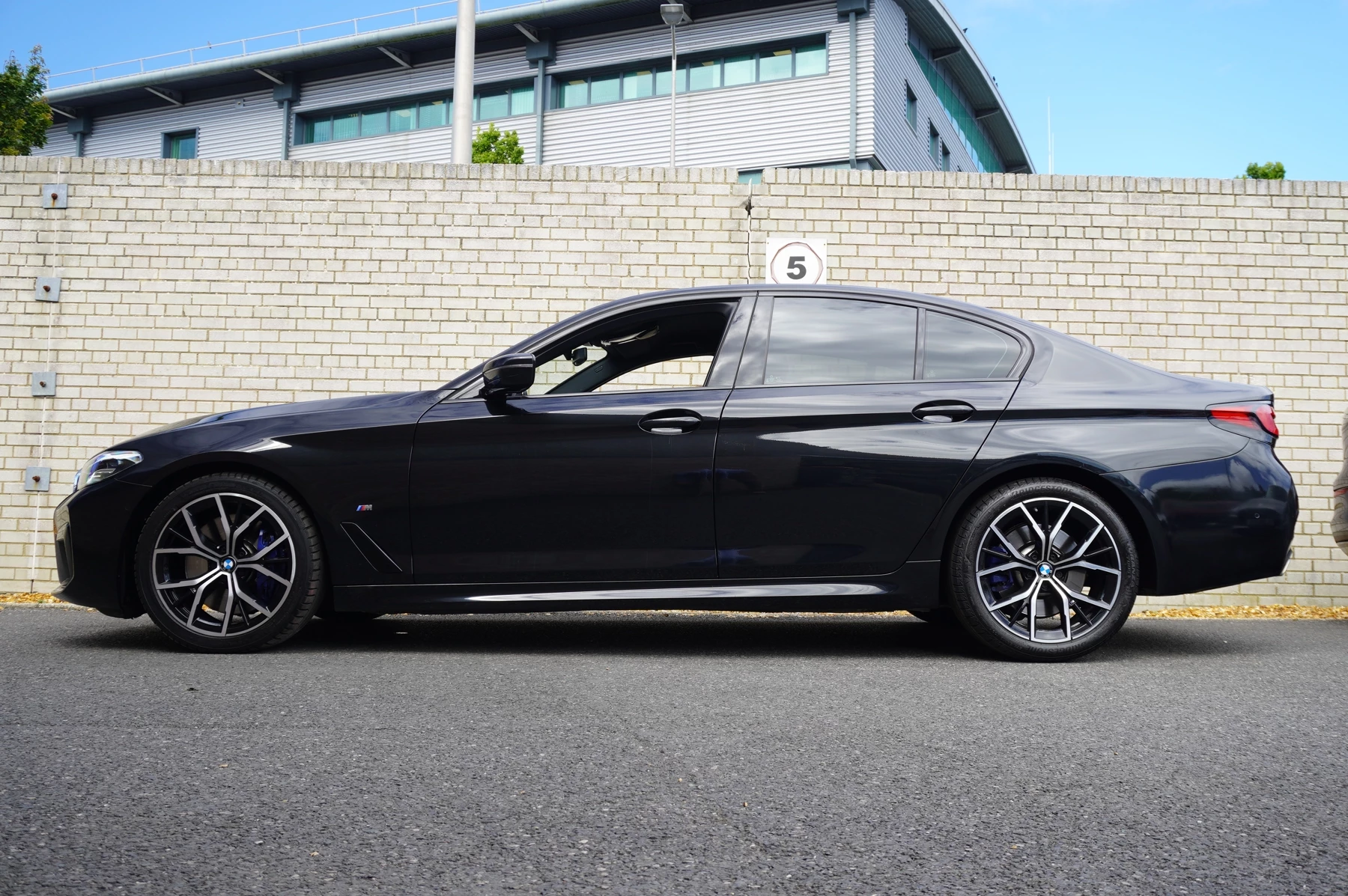 BMW-5 Series-image-16