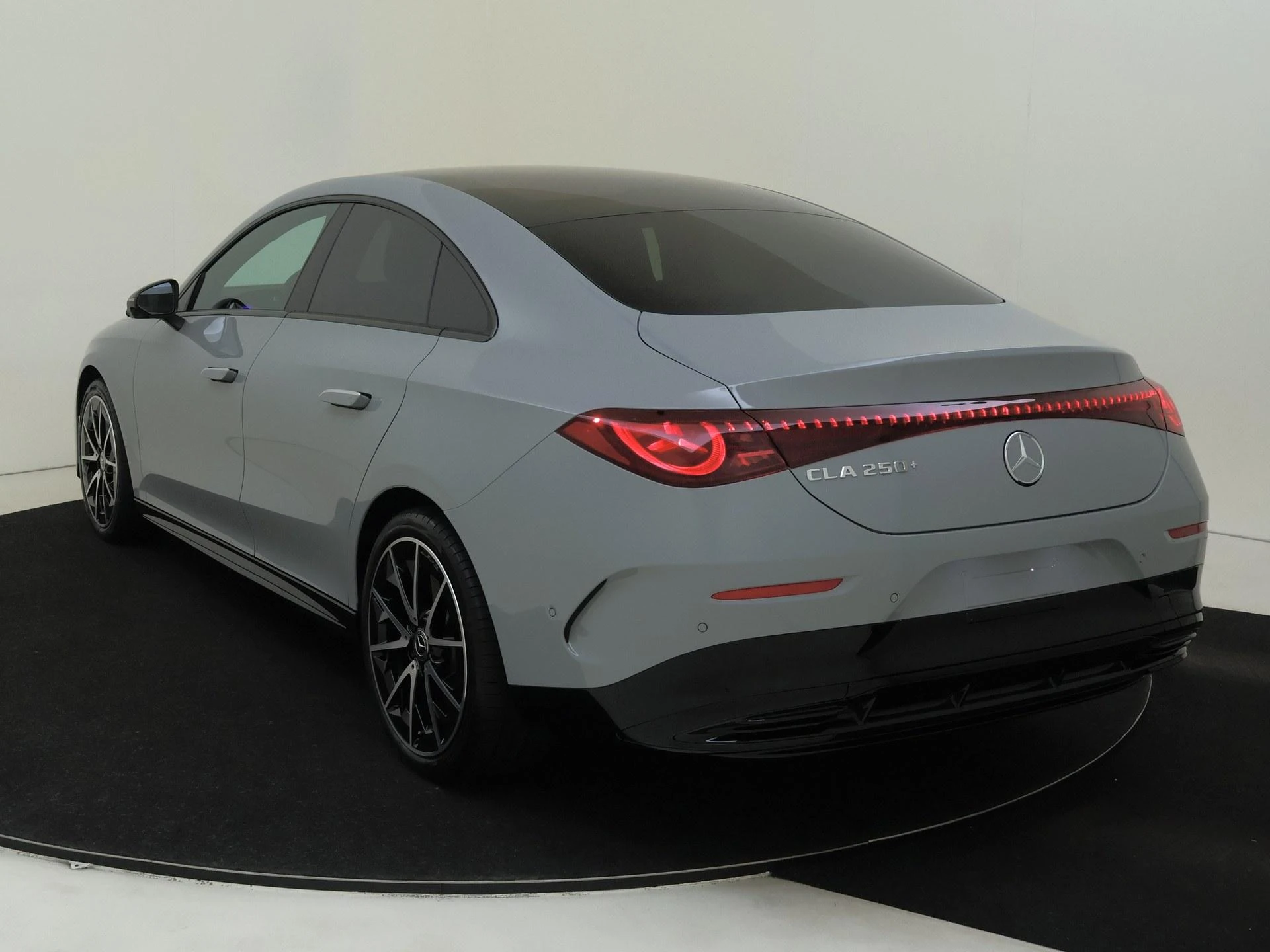 Mercedes-Benz-CLA-image-22