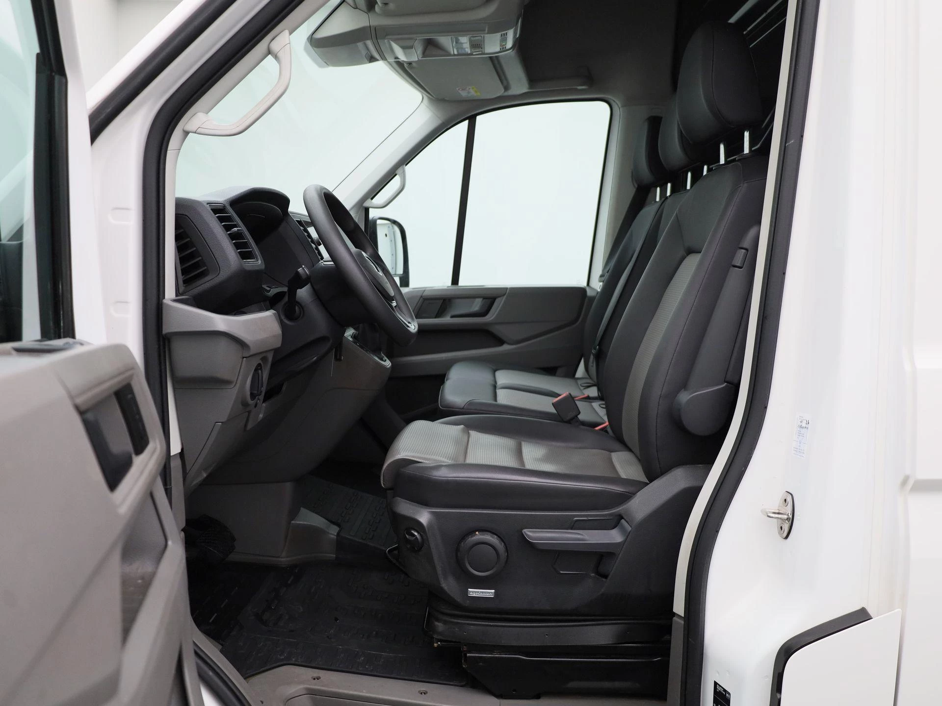 Volkswagen-Crafter-image-10