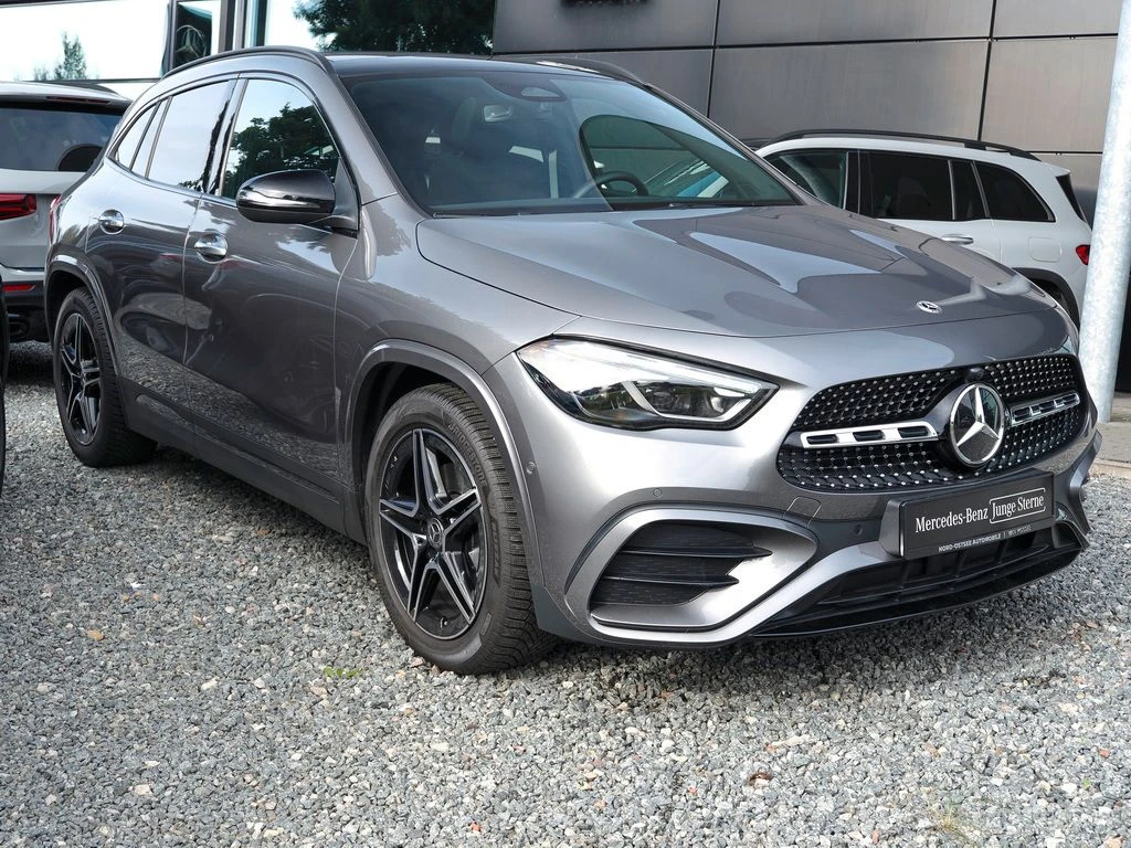 Mercedes-Benz-GLA 200 d-image-4