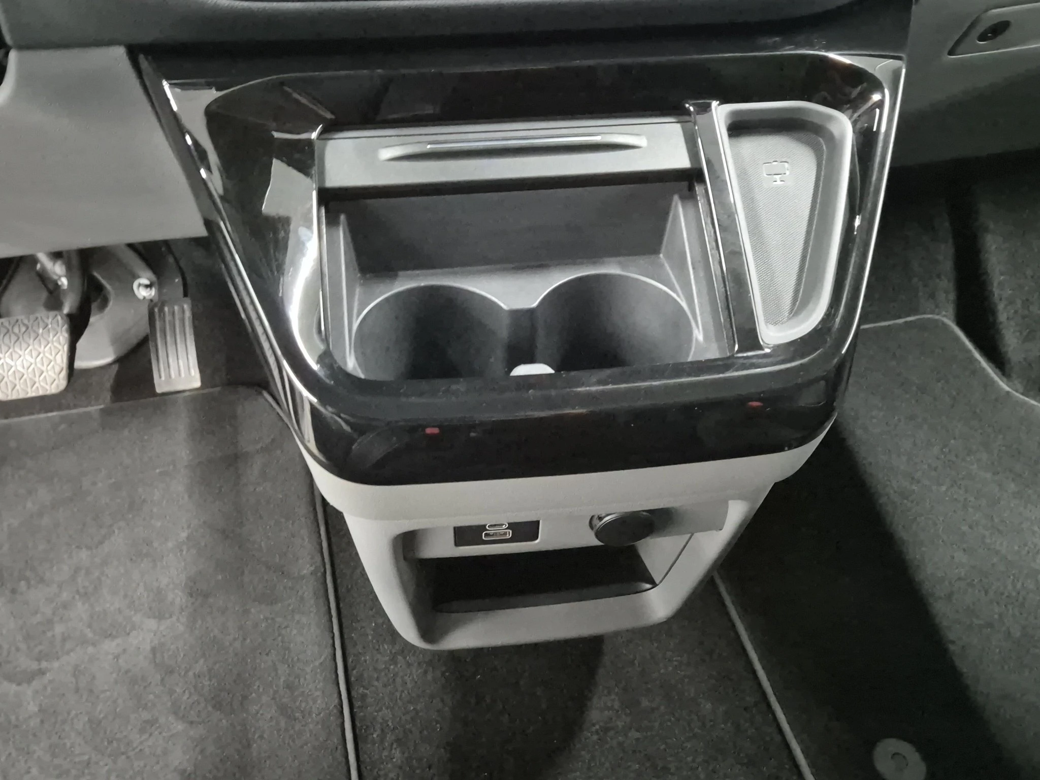 Ford-Tourneo Custom-image-13