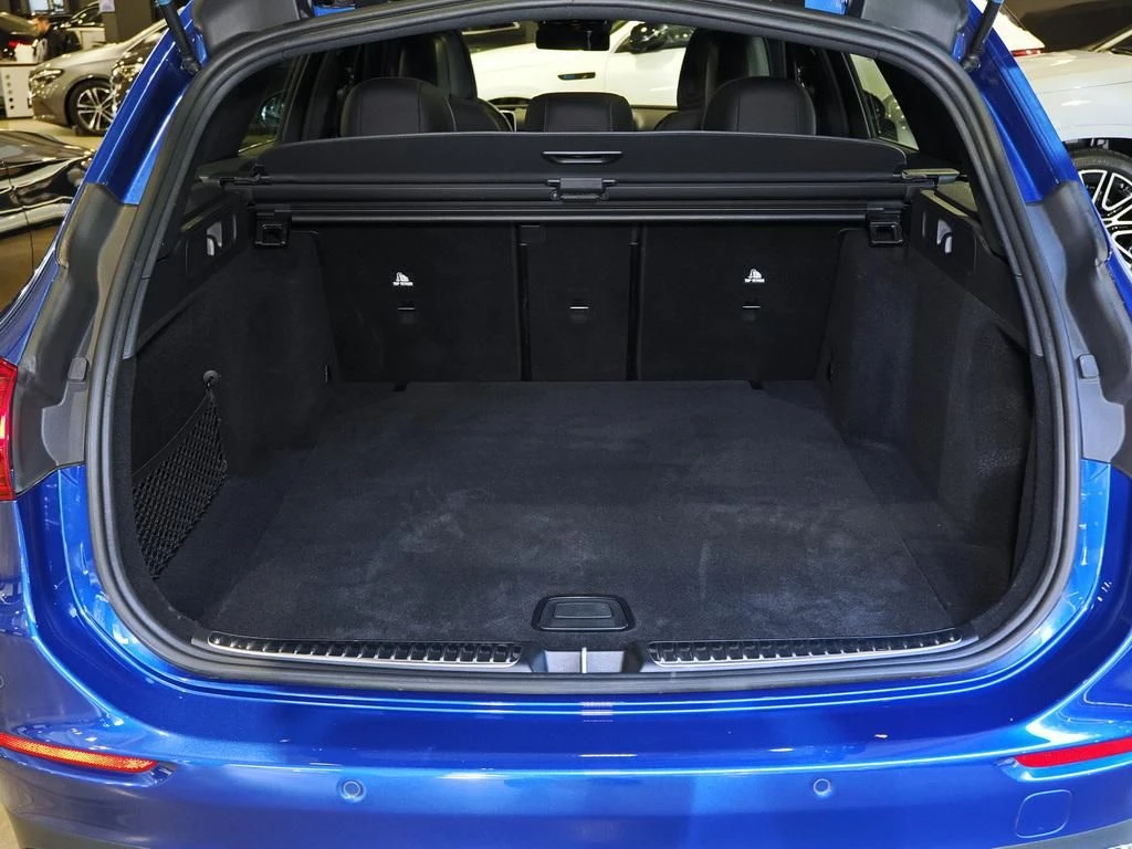 Mercedes-Benz-C-Klasse 300-image-16