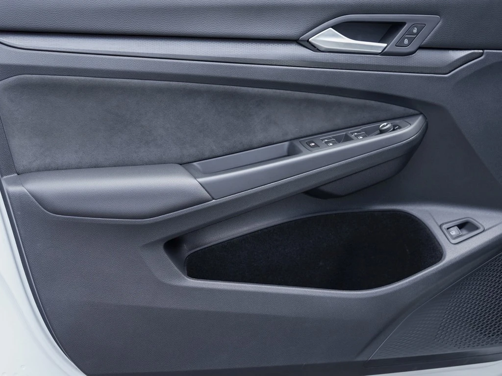 Volkswagen-Golf-image-18