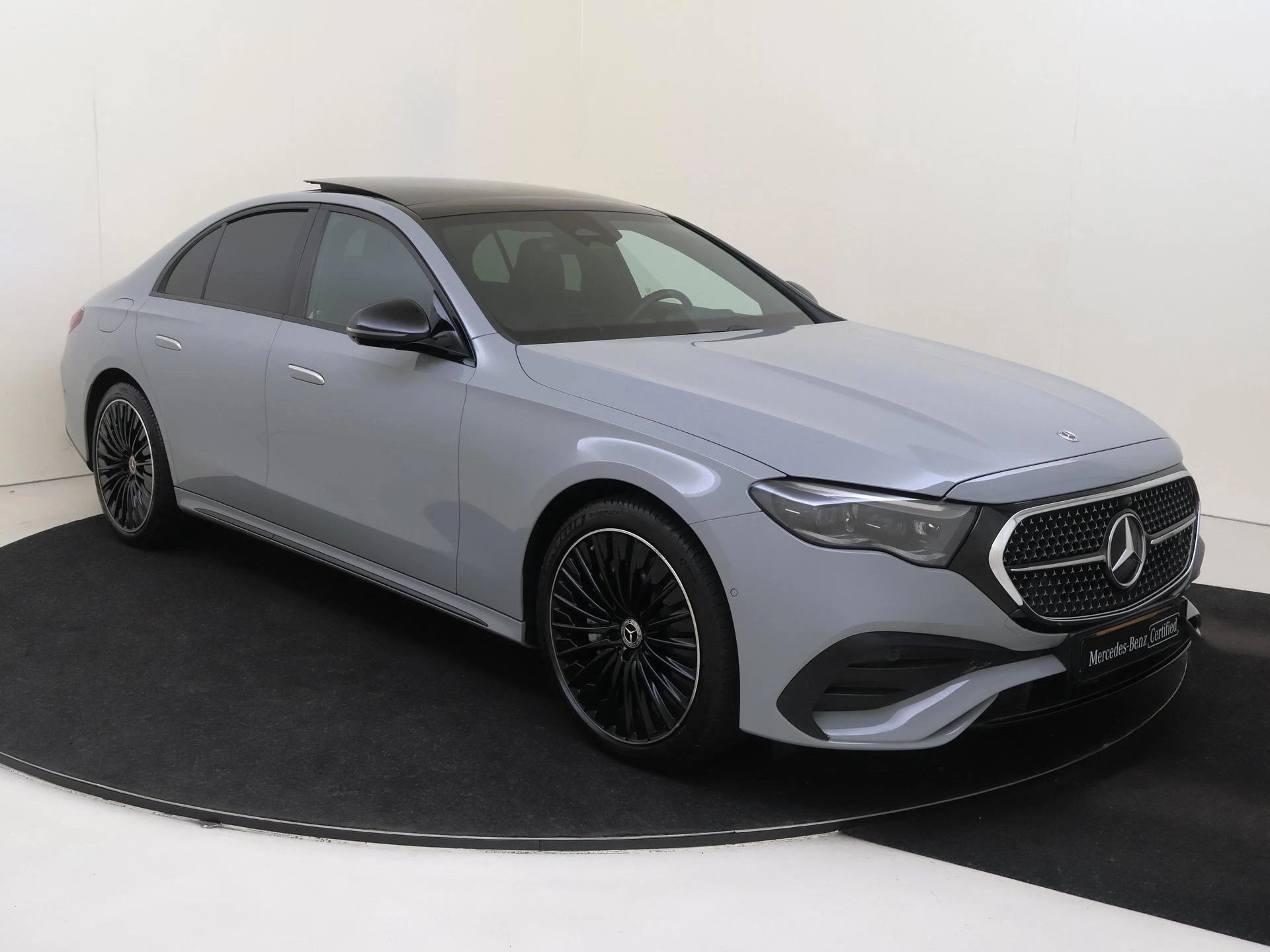 Mercedes-Benz-E-Klasse-image-1