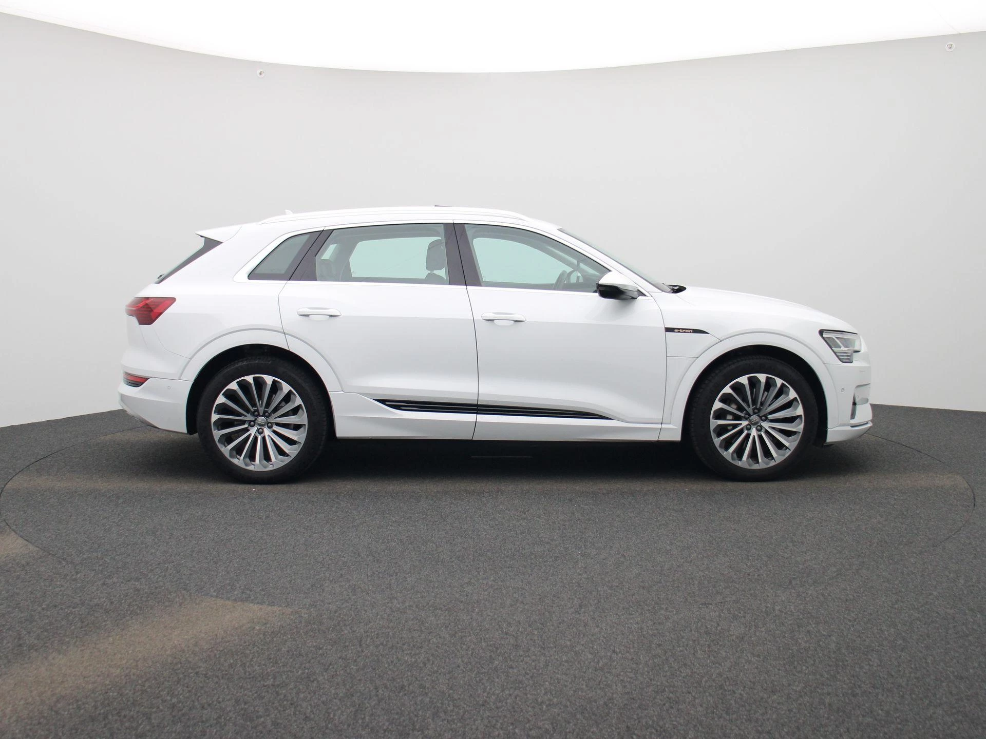 Audi-e-tron-image-5