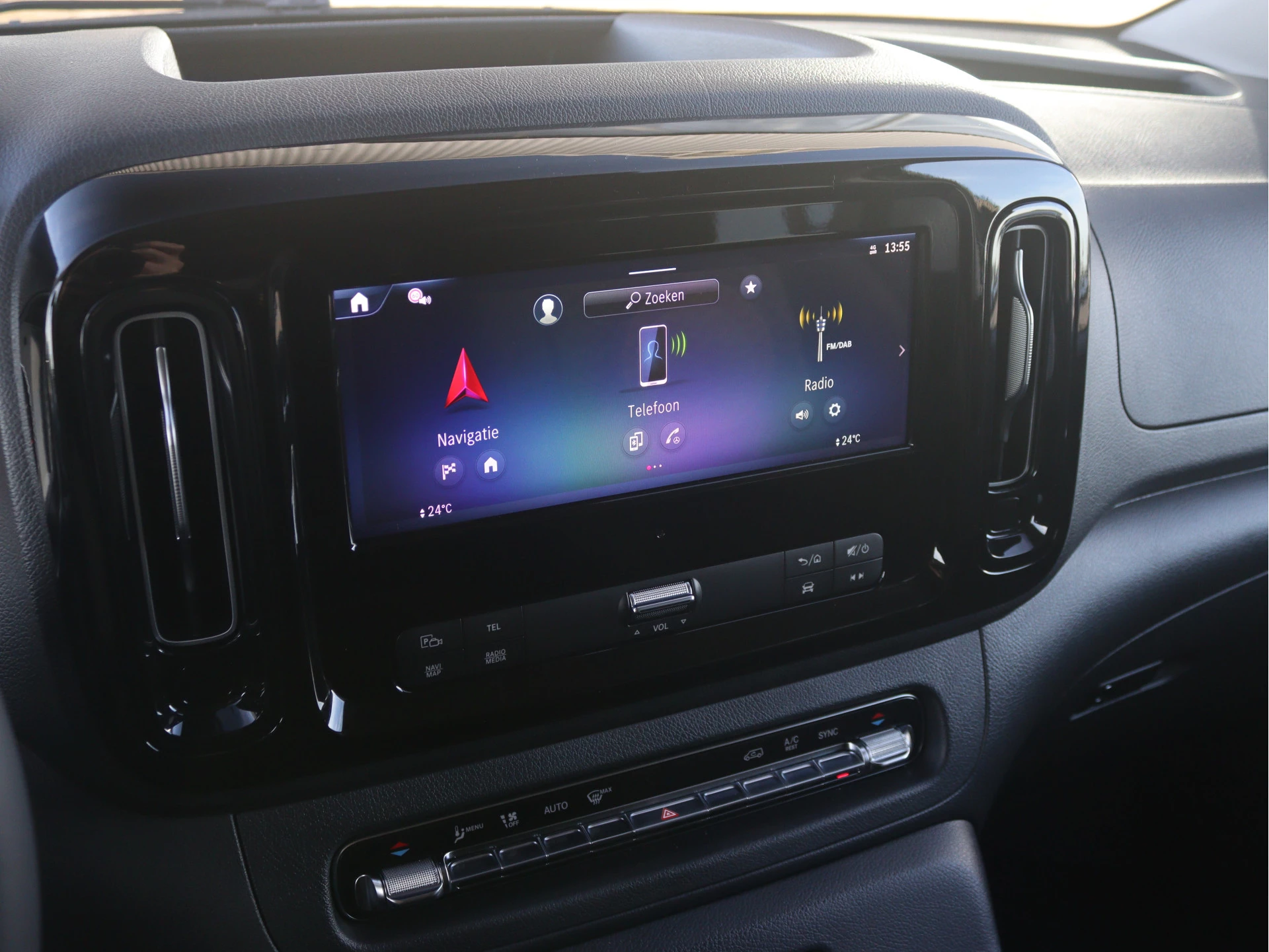 Mercedes-Benz-Vito-image-10