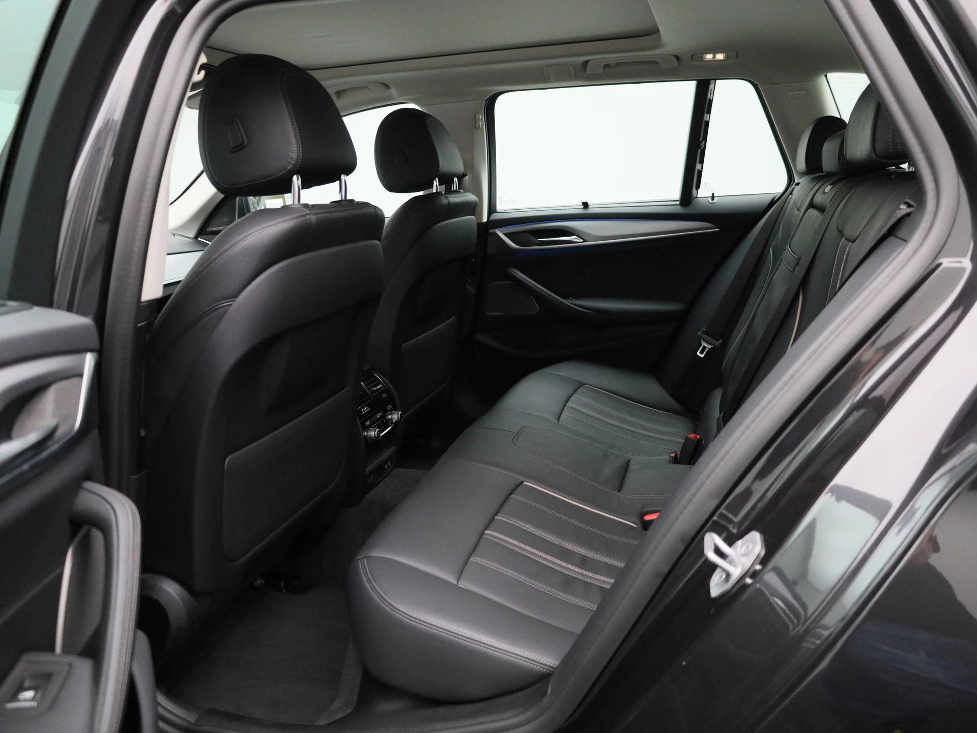 BMW-5 Serie-image-10