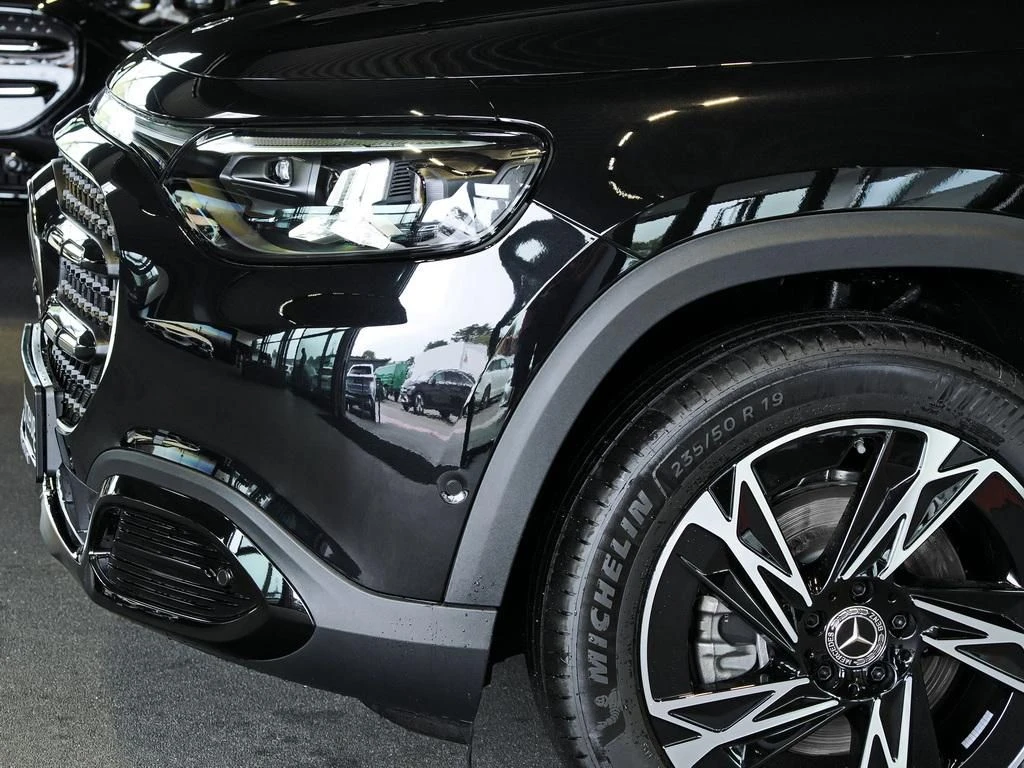 Mercedes-Benz-GLB 200-image-3