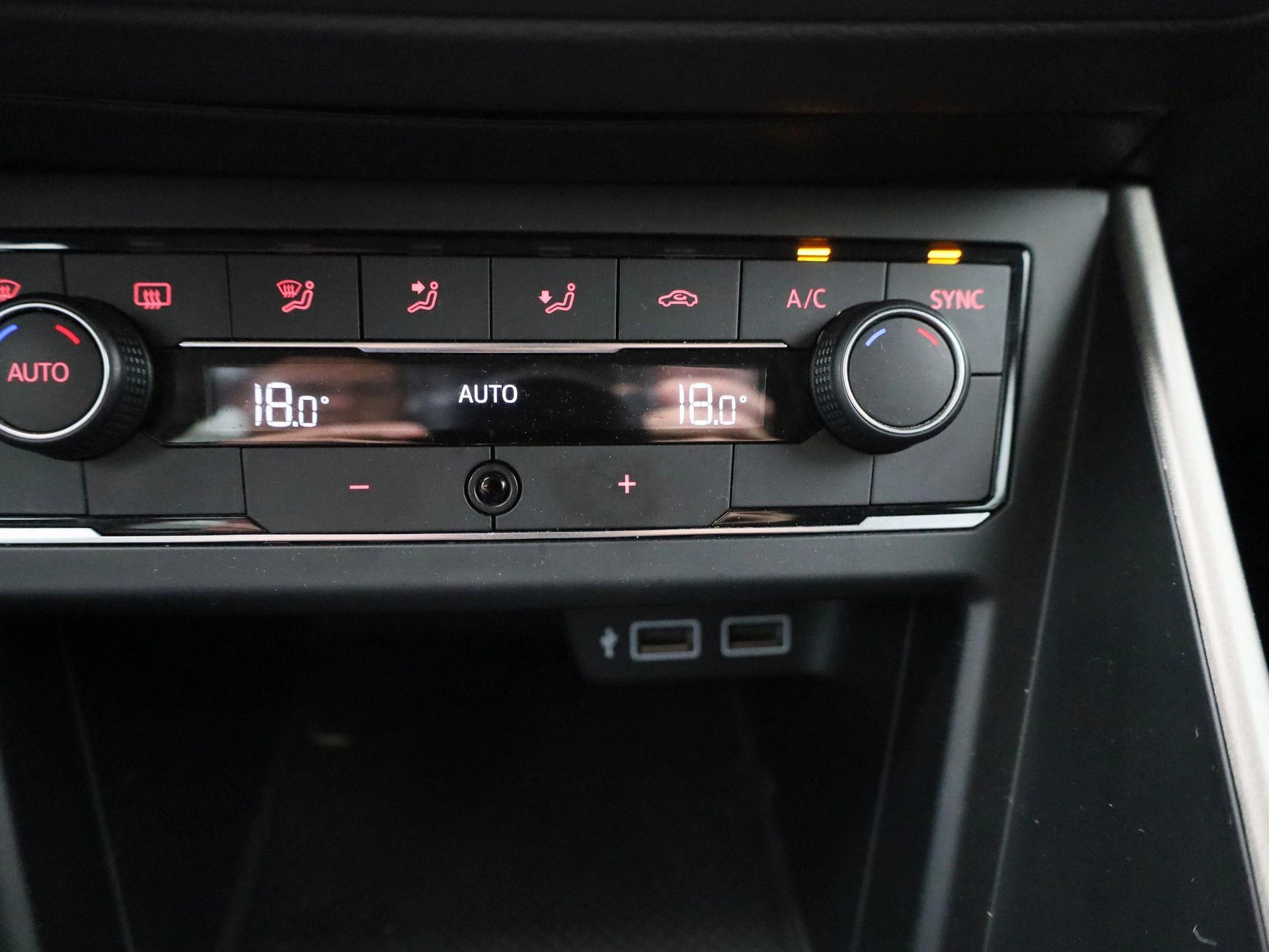 Volkswagen-Polo-image-24