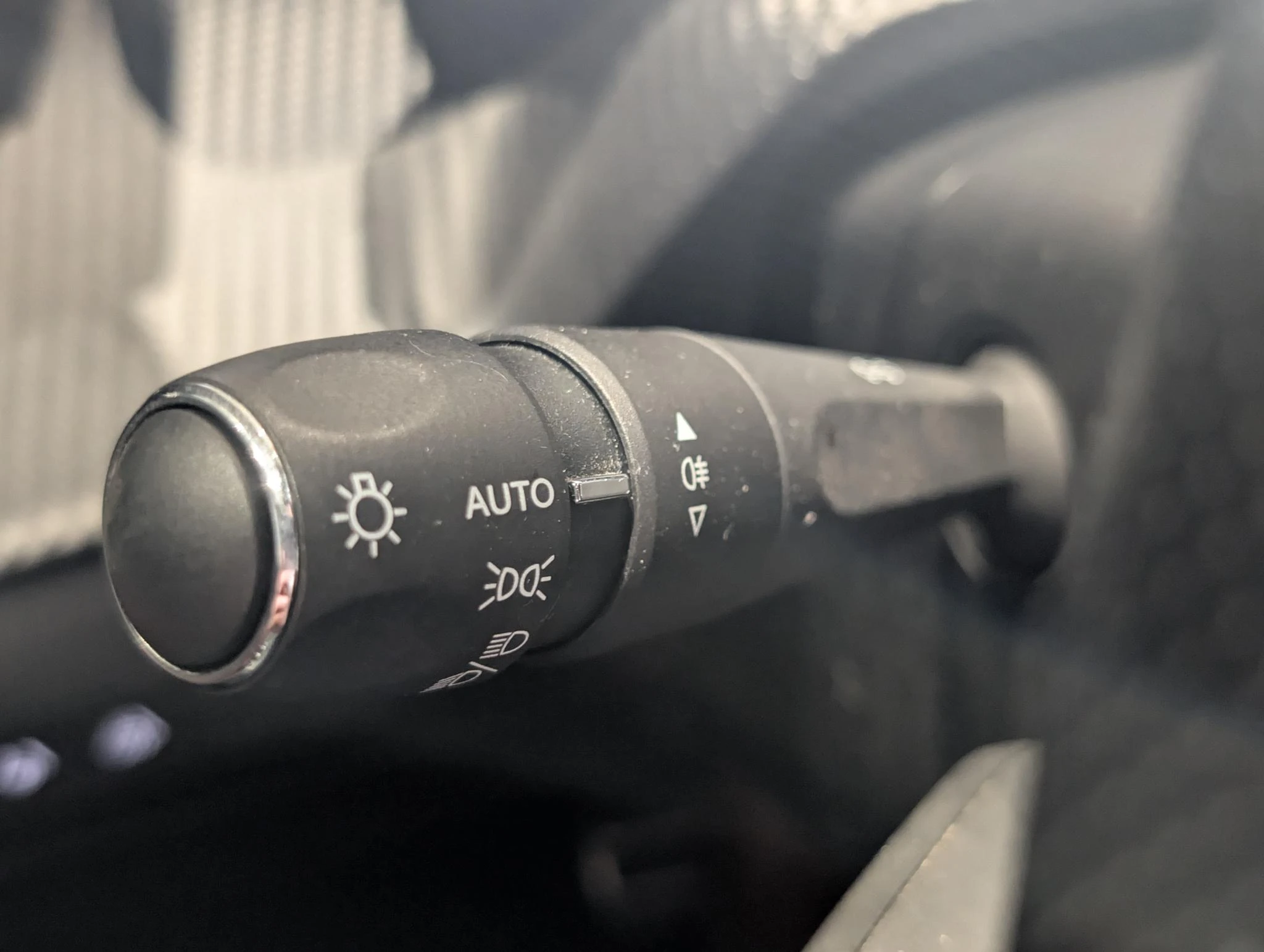 Peugeot-e-208-image-19