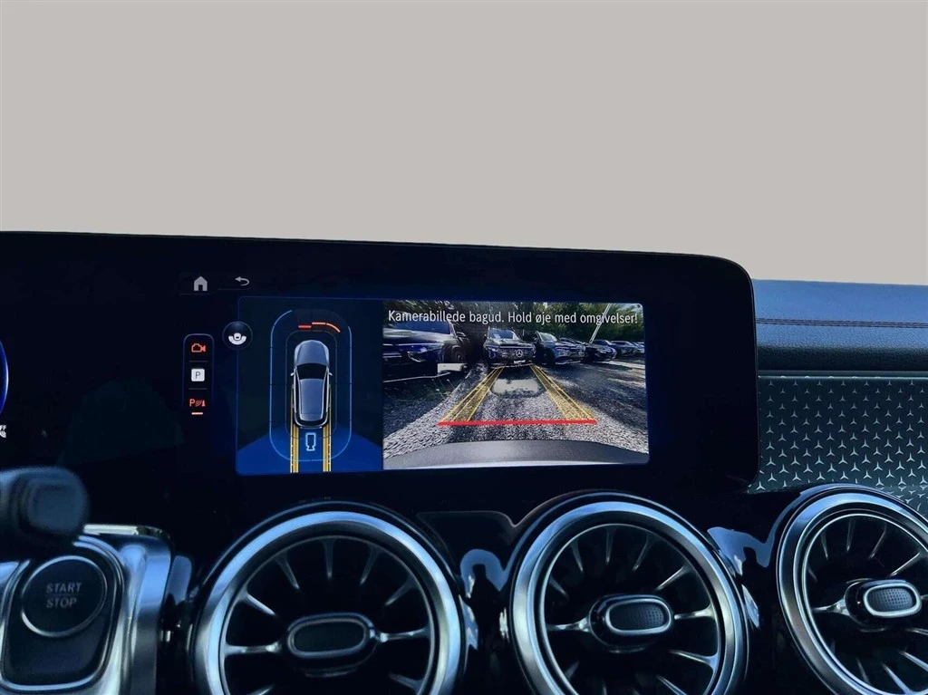 Mercedes-Benz-EQB-image-14