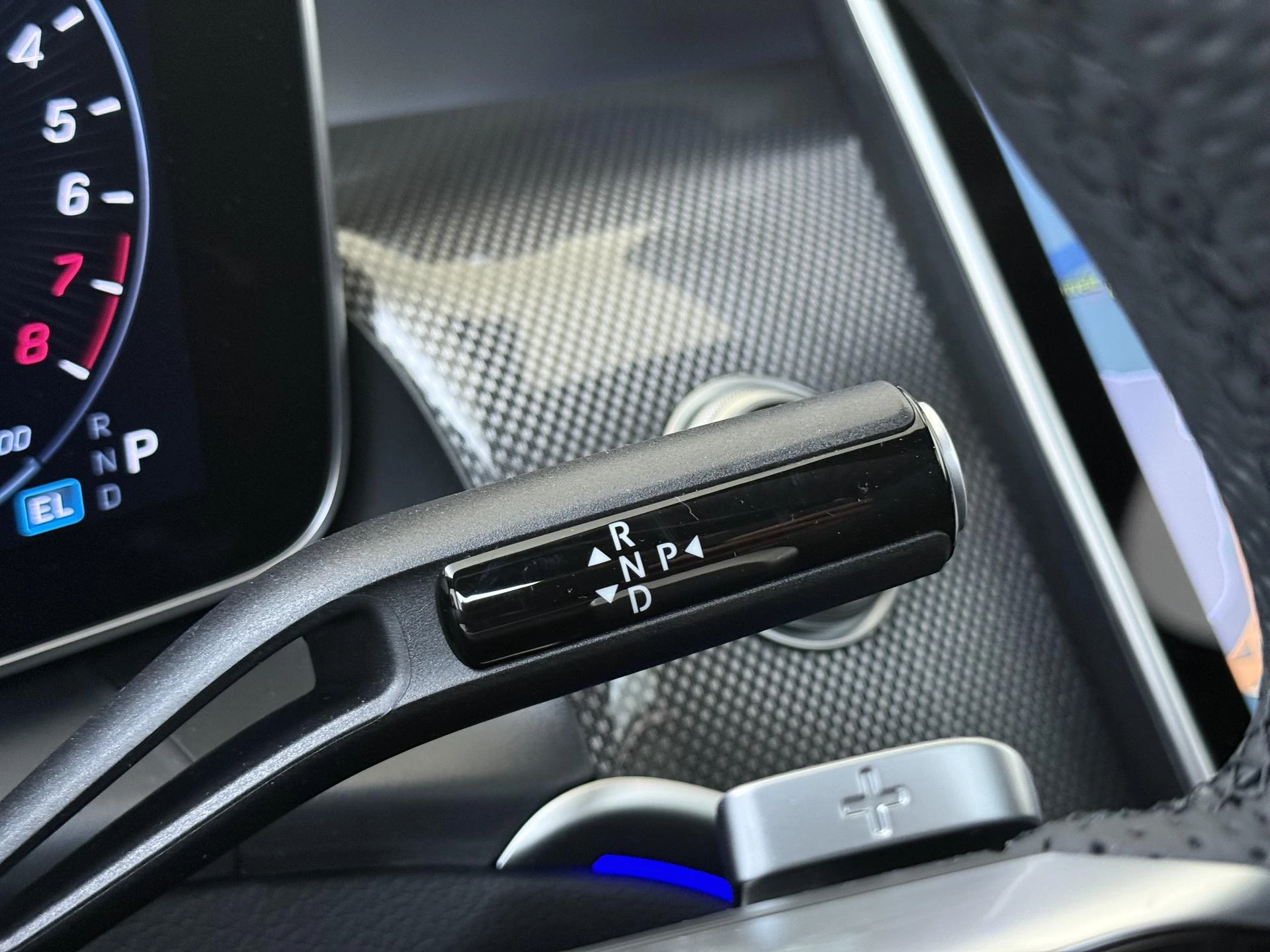 Mercedes-Benz-GLC-image-13