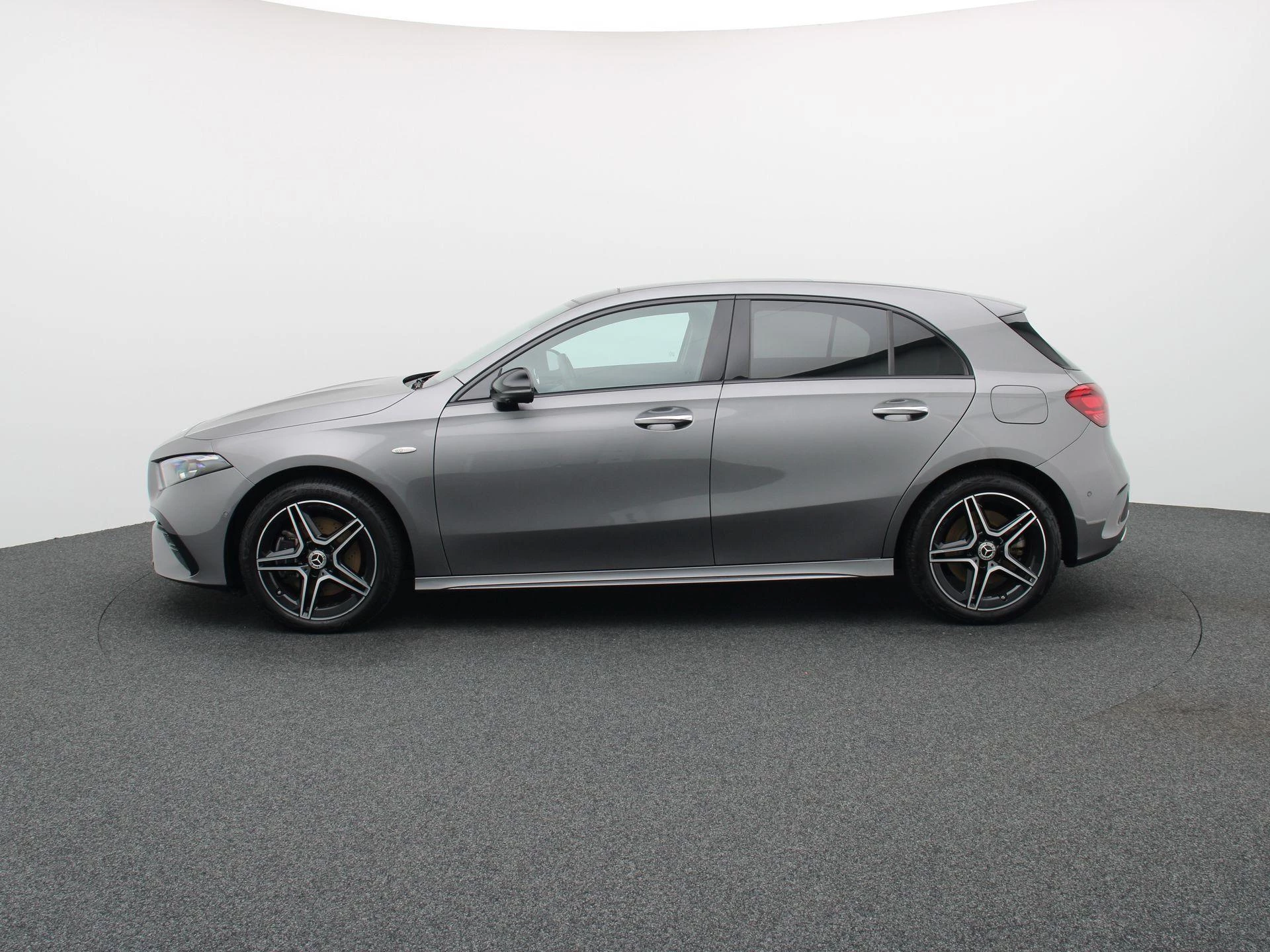 Mercedes-Benz Classe A 250 e AMG Line + MULTIBEAM LED + PANORAMISCH DAK + CARPLAY +