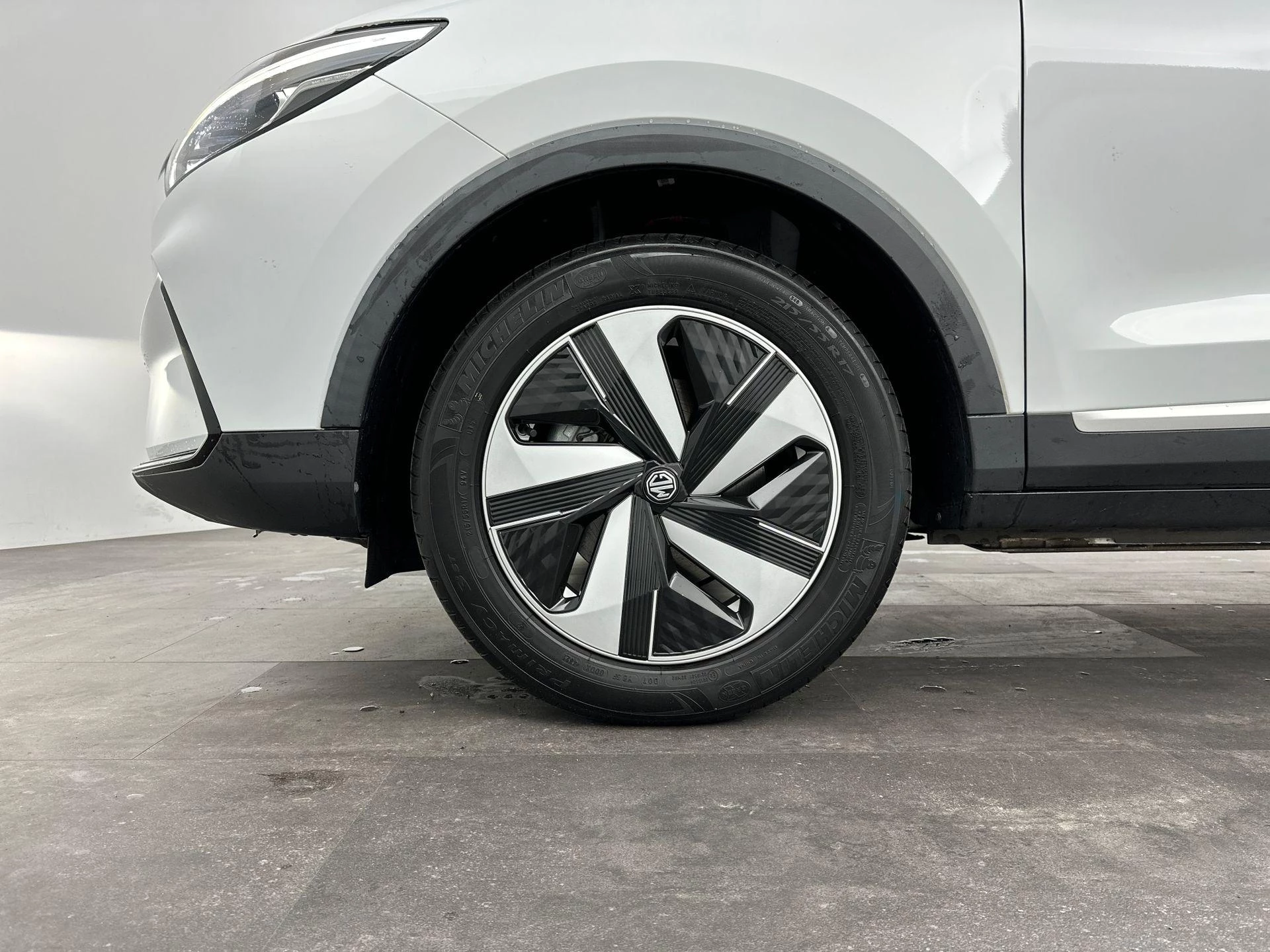 MG-ZS EV-image-1