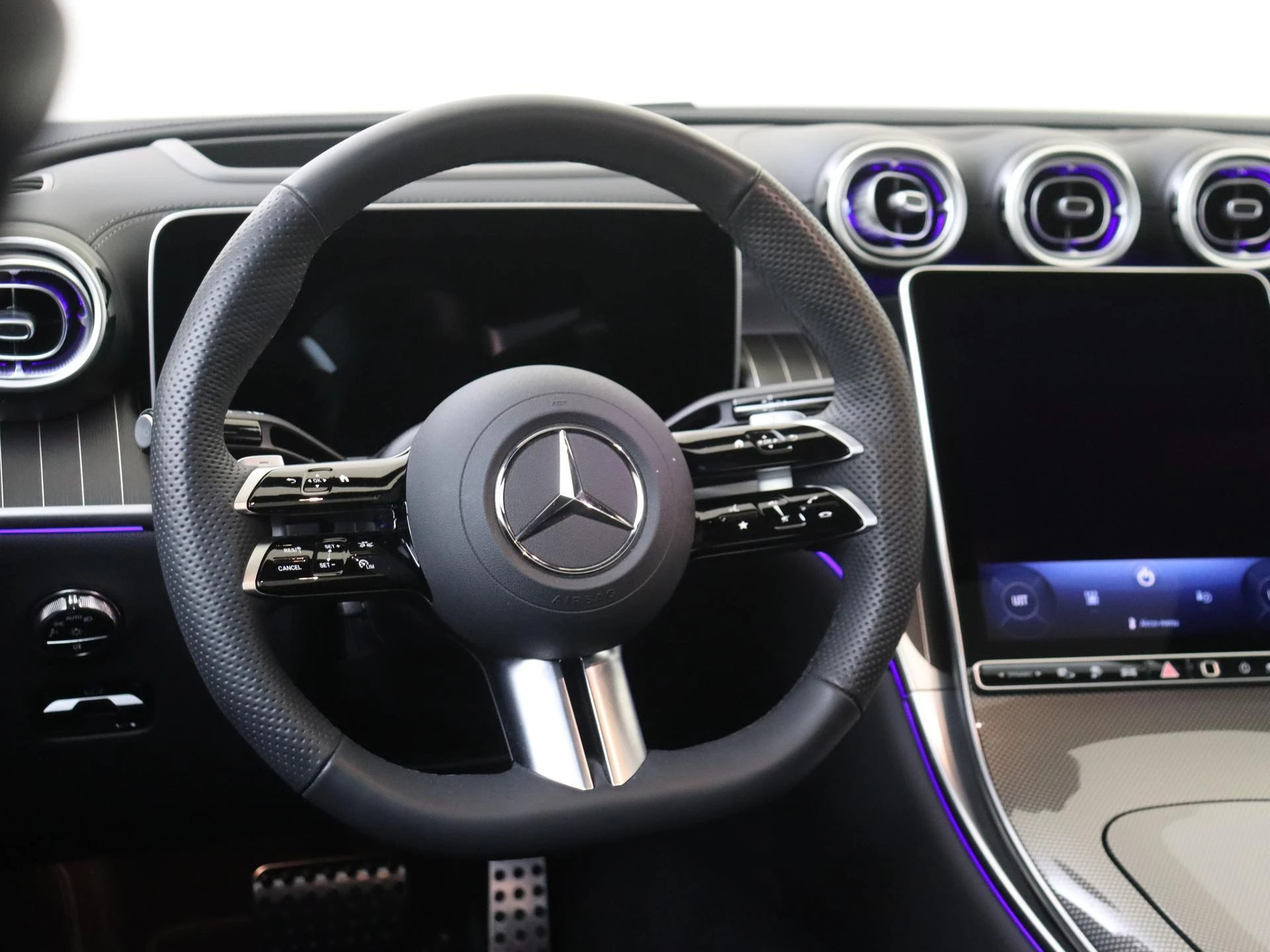 Mercedes-Benz-GLC-image-12