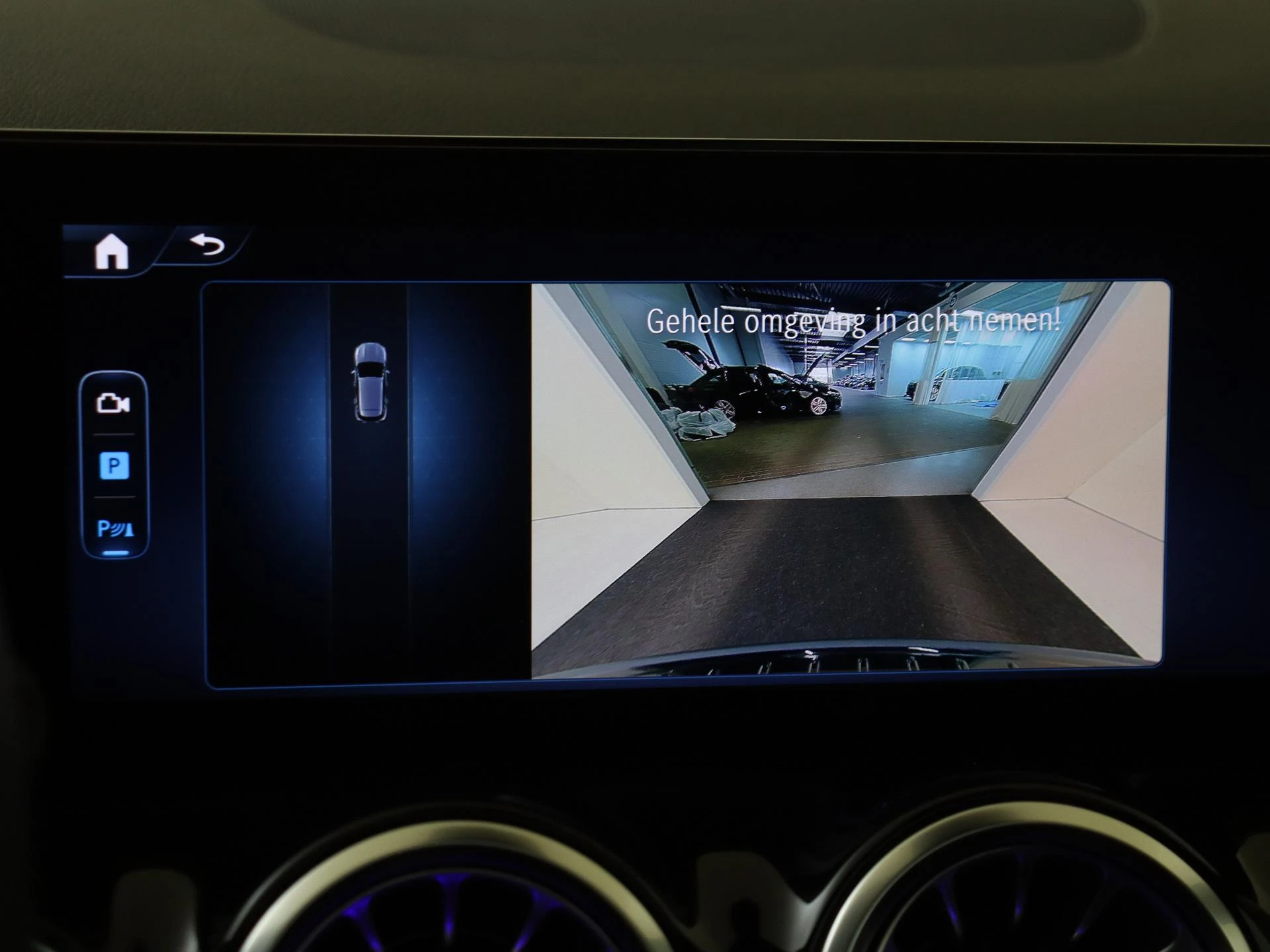 Mercedes-Benz-GLA-image-19