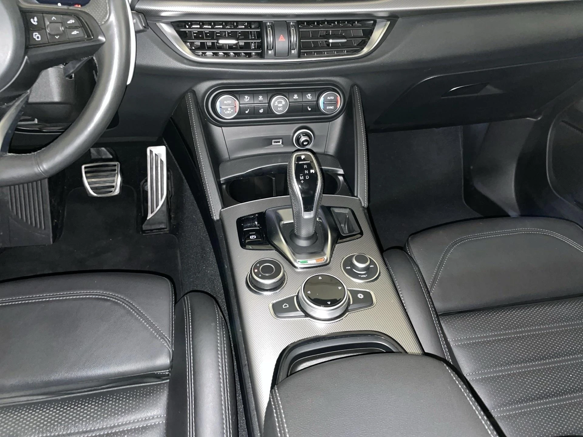 Alfa Romeo-Stelvio-image-9