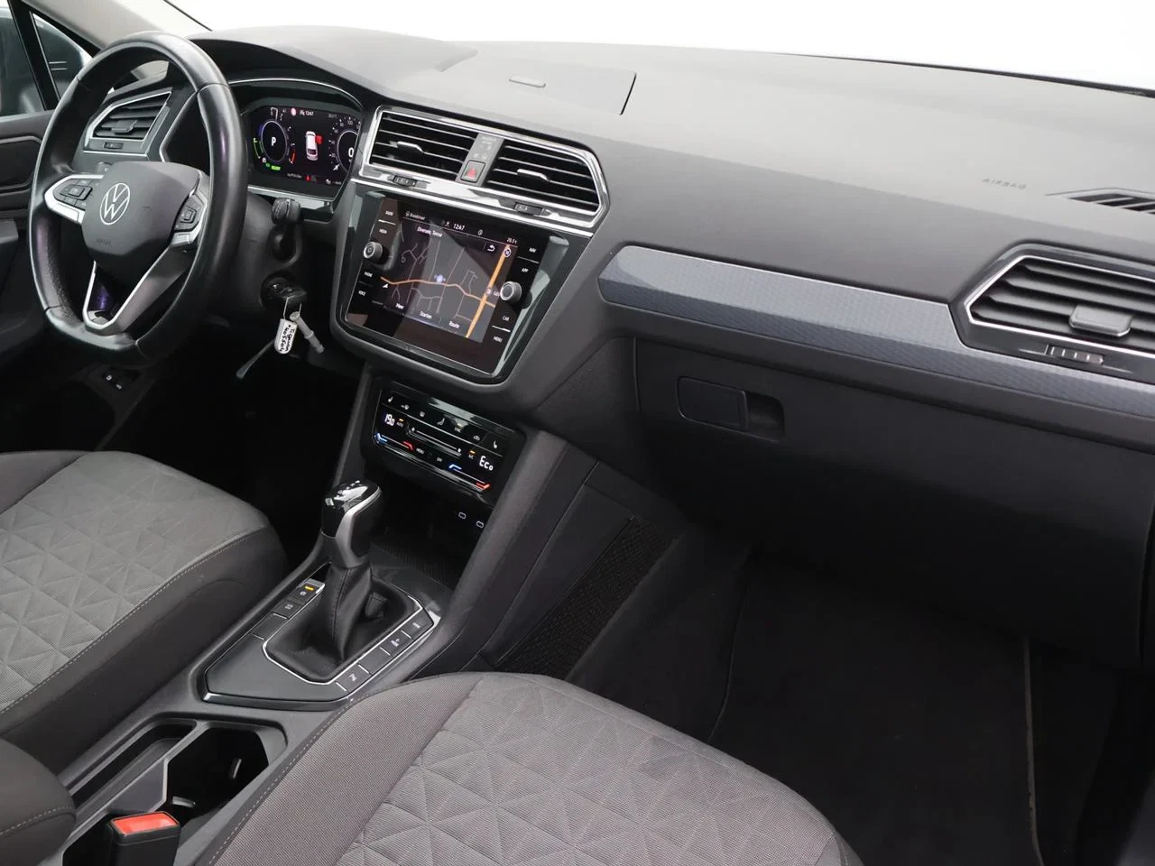 Volkswagen-Tiguan-image-7