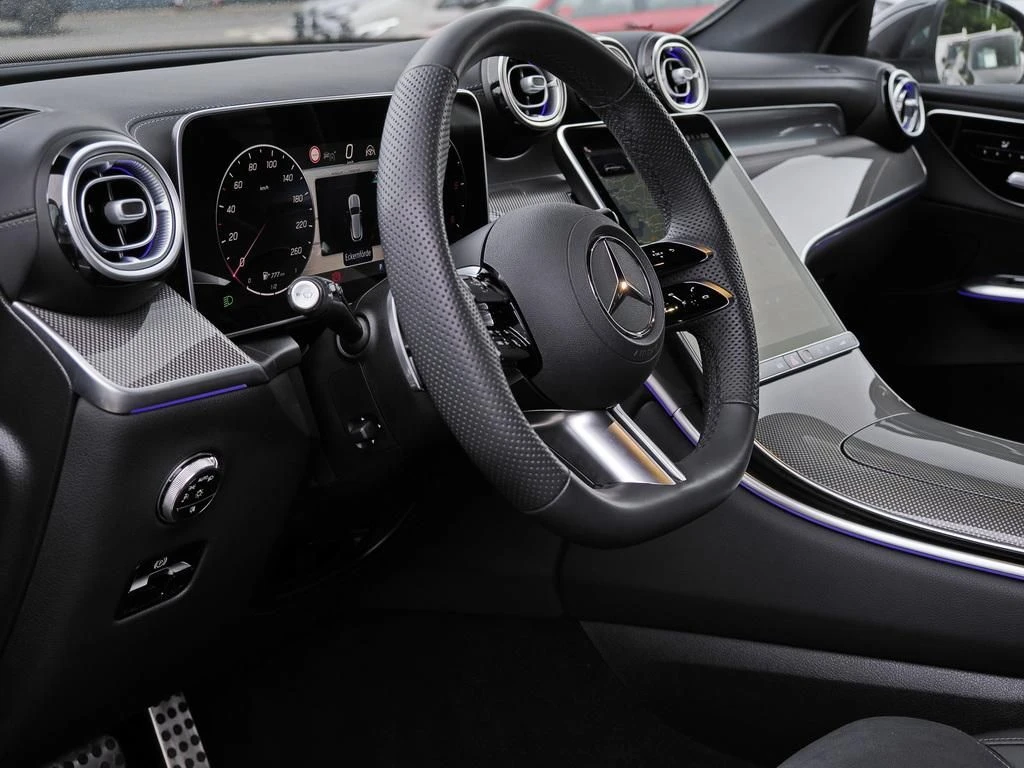 Mercedes-Benz-GLC 300 d-image-9