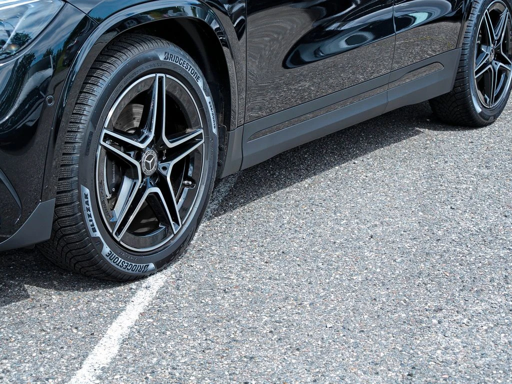 Mercedes-Benz-GLA 200 d-image-6