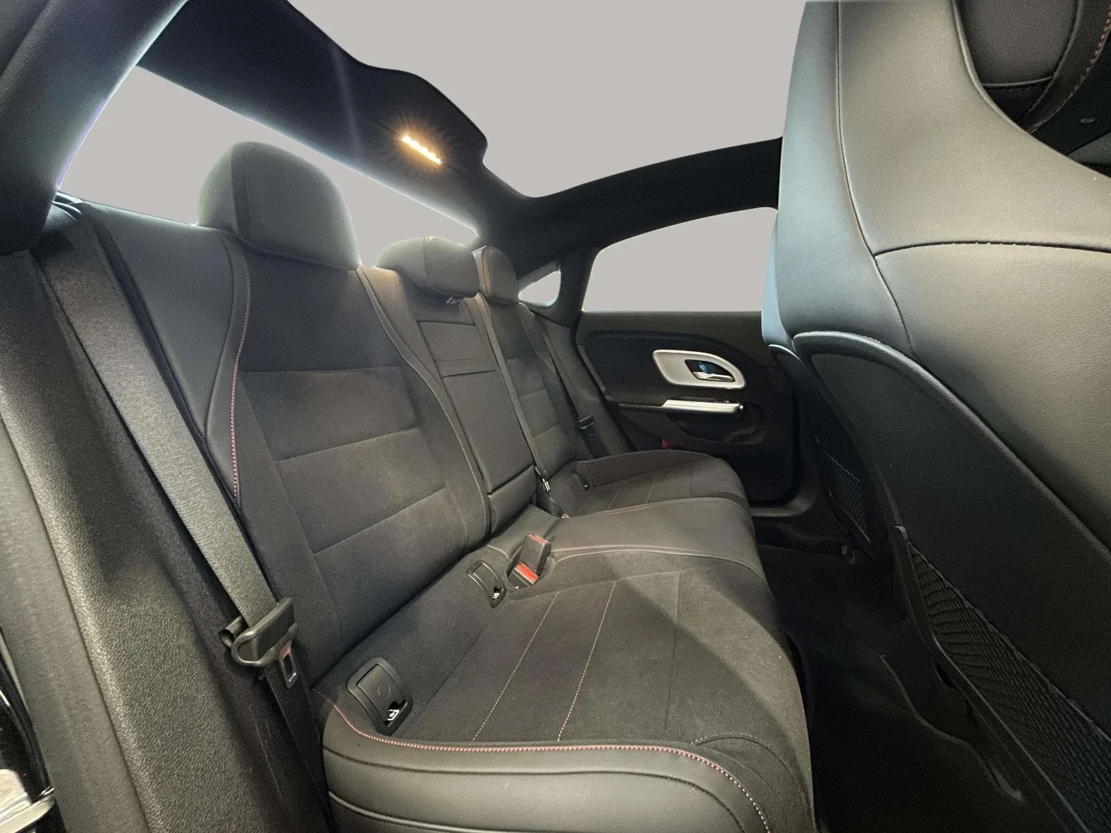 Mercedes-Benz-CLA-image-21