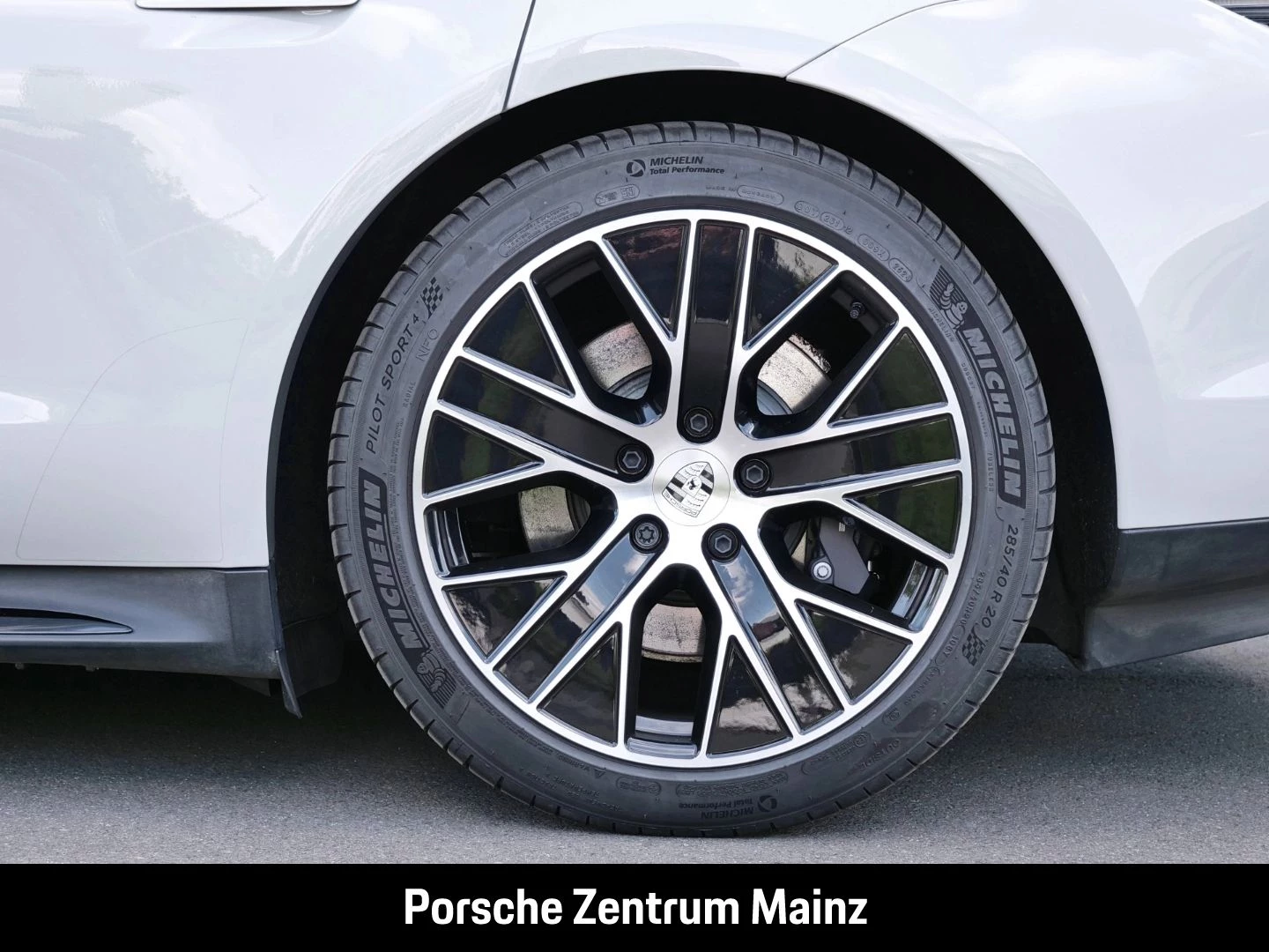 Porsche-Taycan-image-11