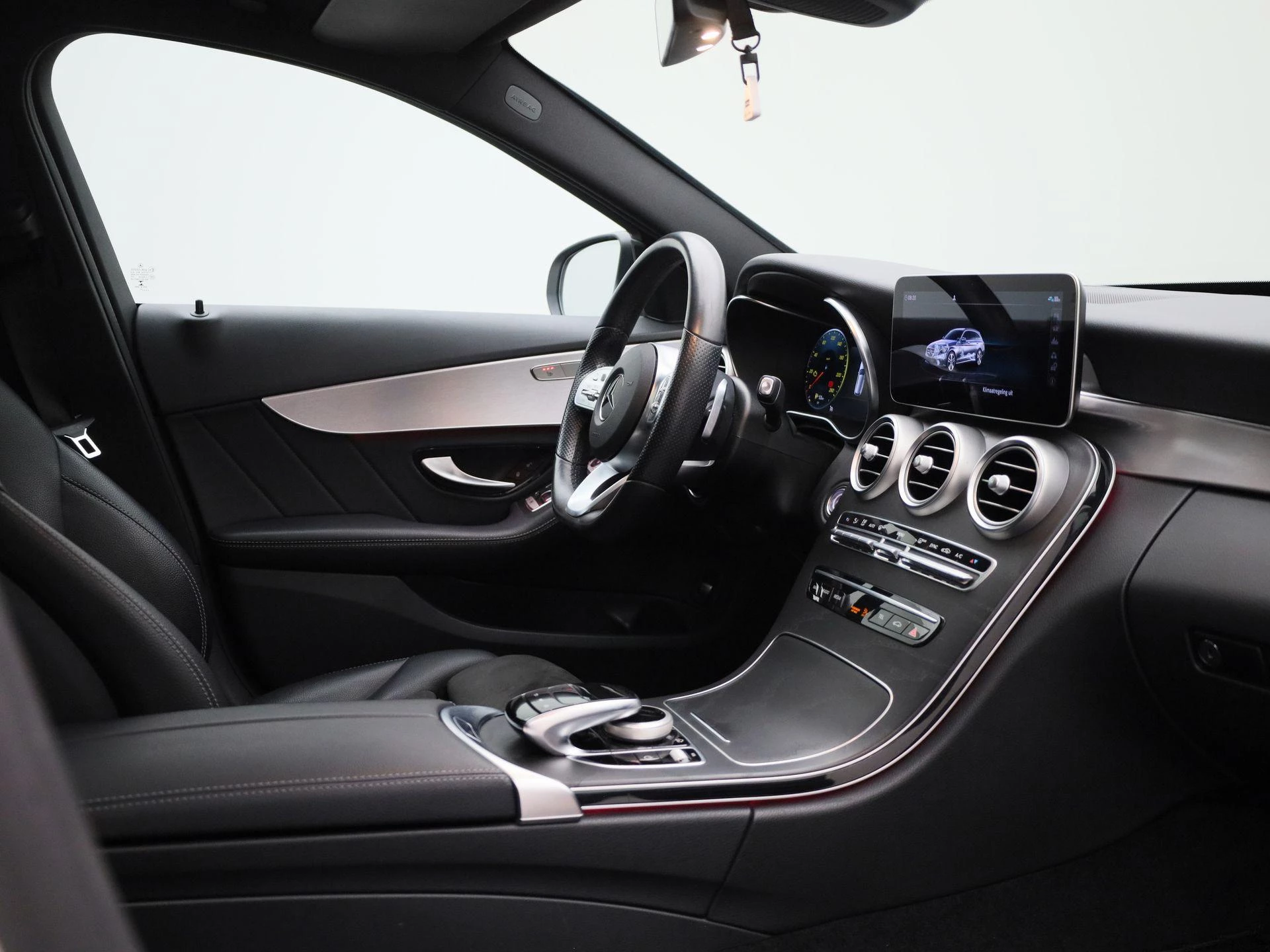 Mercedes-Benz-C-Klasse-image-34