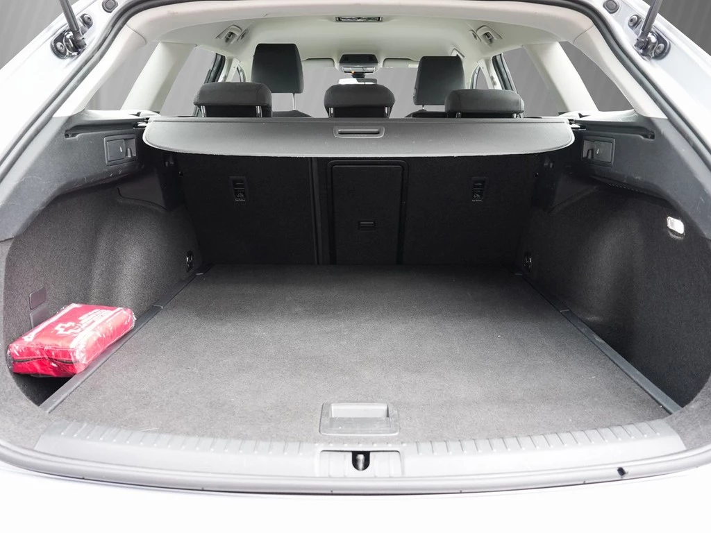 SEAT Leon Sportstourer 2,0 TDI DSG Style,LED,Navi,ALU Lenkrad/Sitzheizung,Climatronic,Tempomat