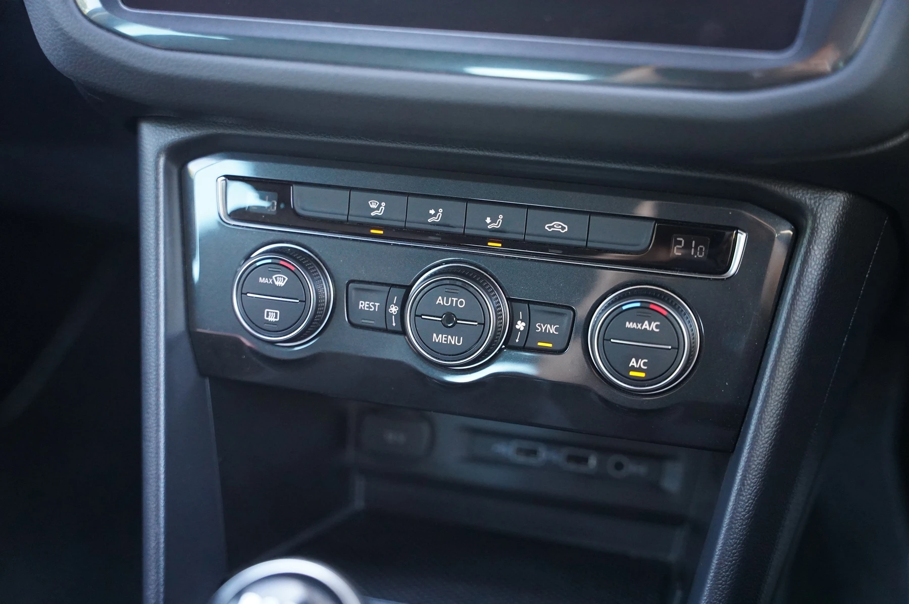 Volkswagen-Tiguan-image-20