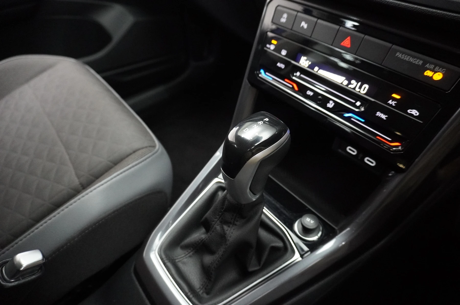 Volkswagen-T-Cross-image-28