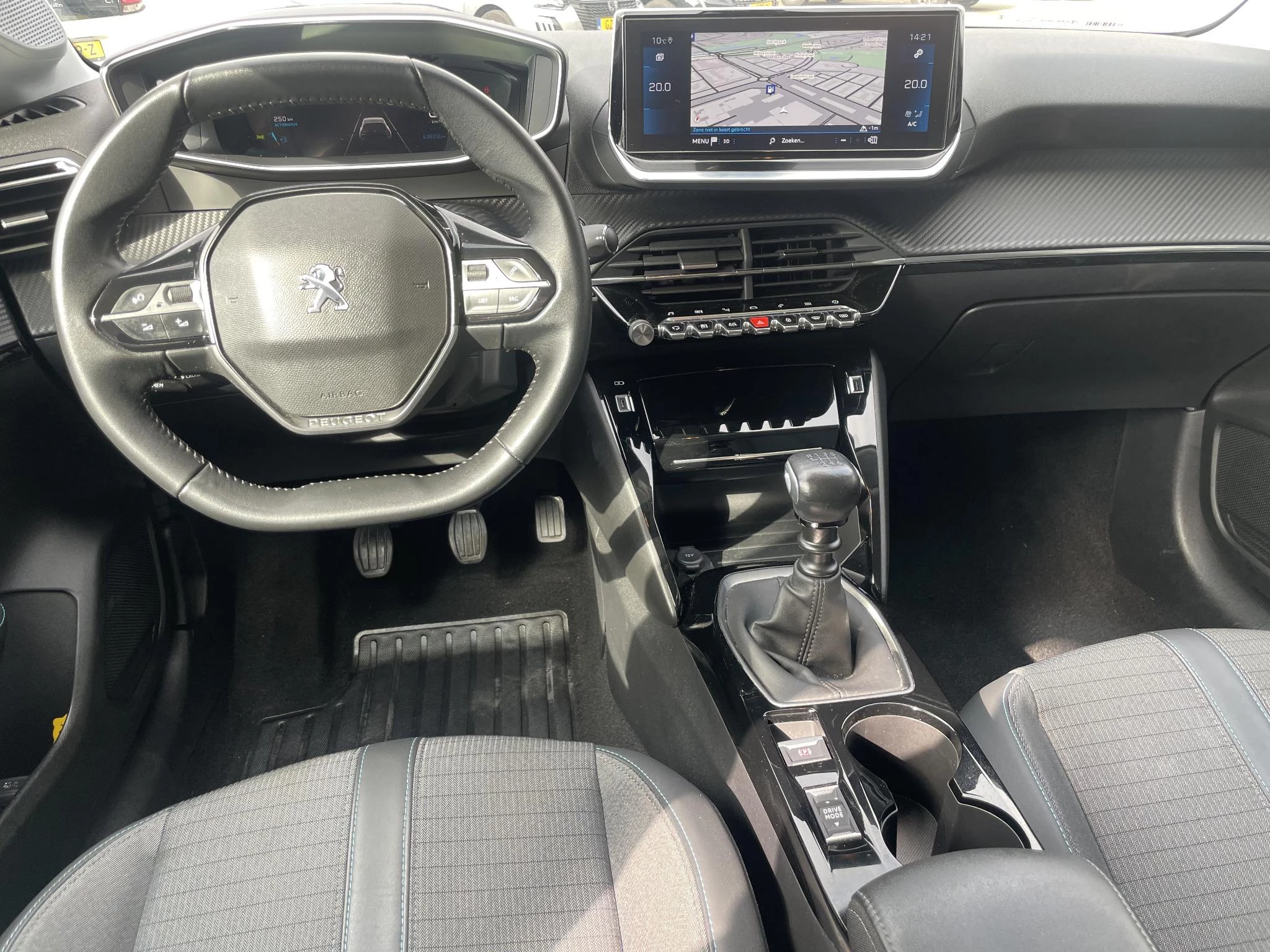 Peugeot-208-image-10