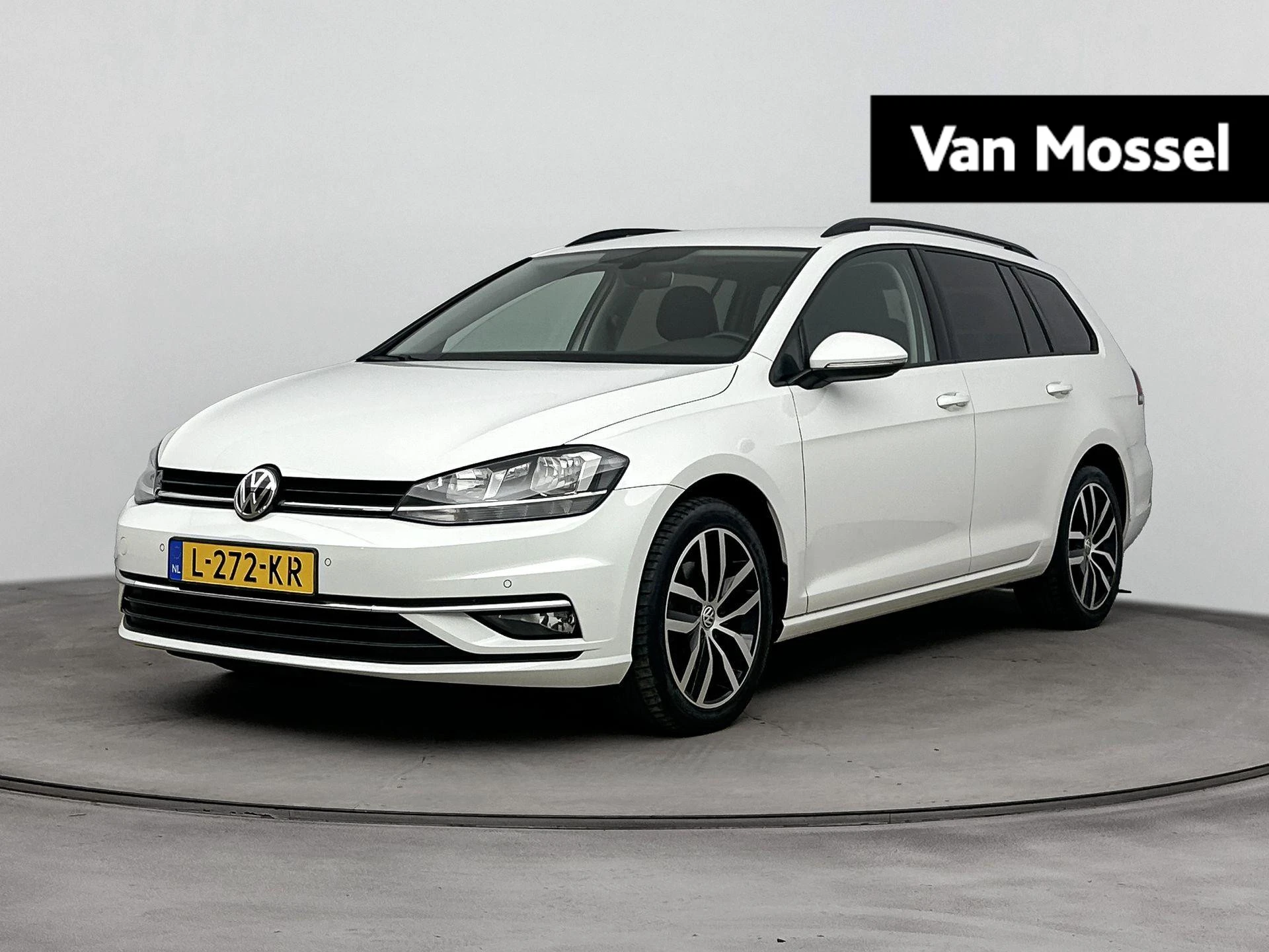 Volkswagen-Golf-image-0