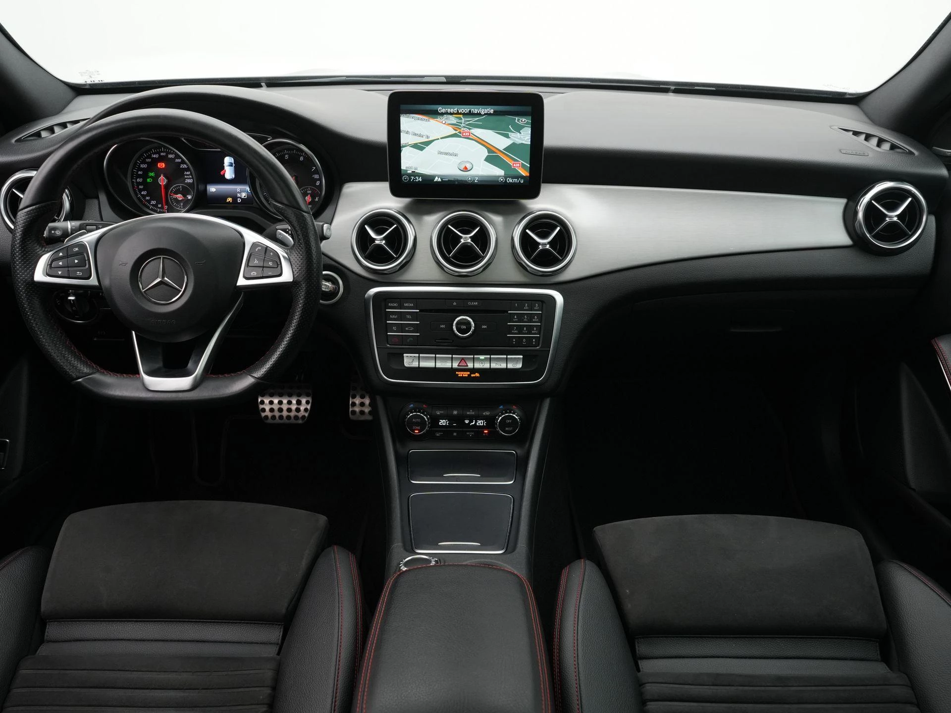 Mercedes-Benz GLA 180 Premium Plus