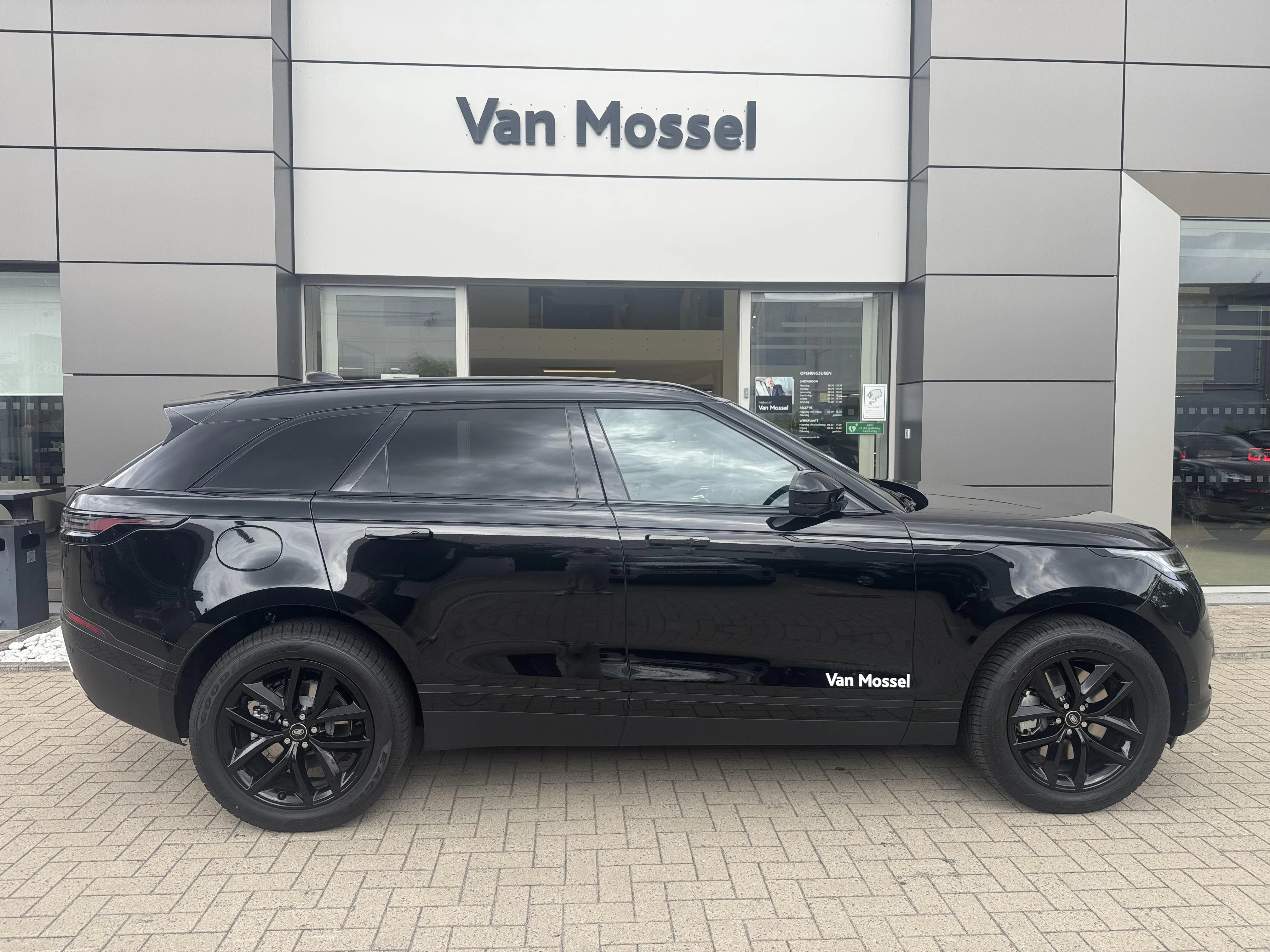 Land Rover Range Rover Velar P400e S AWD Auto. 26MY
