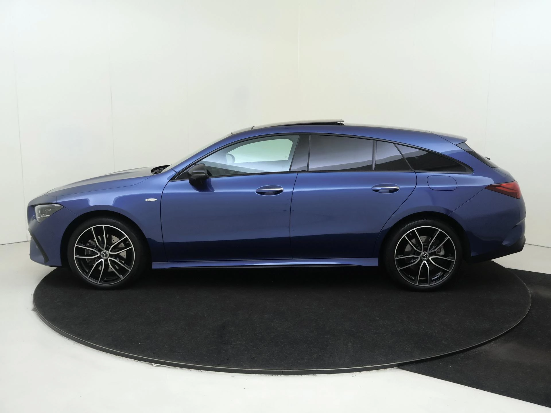 Mercedes-Benz-CLA-image-7