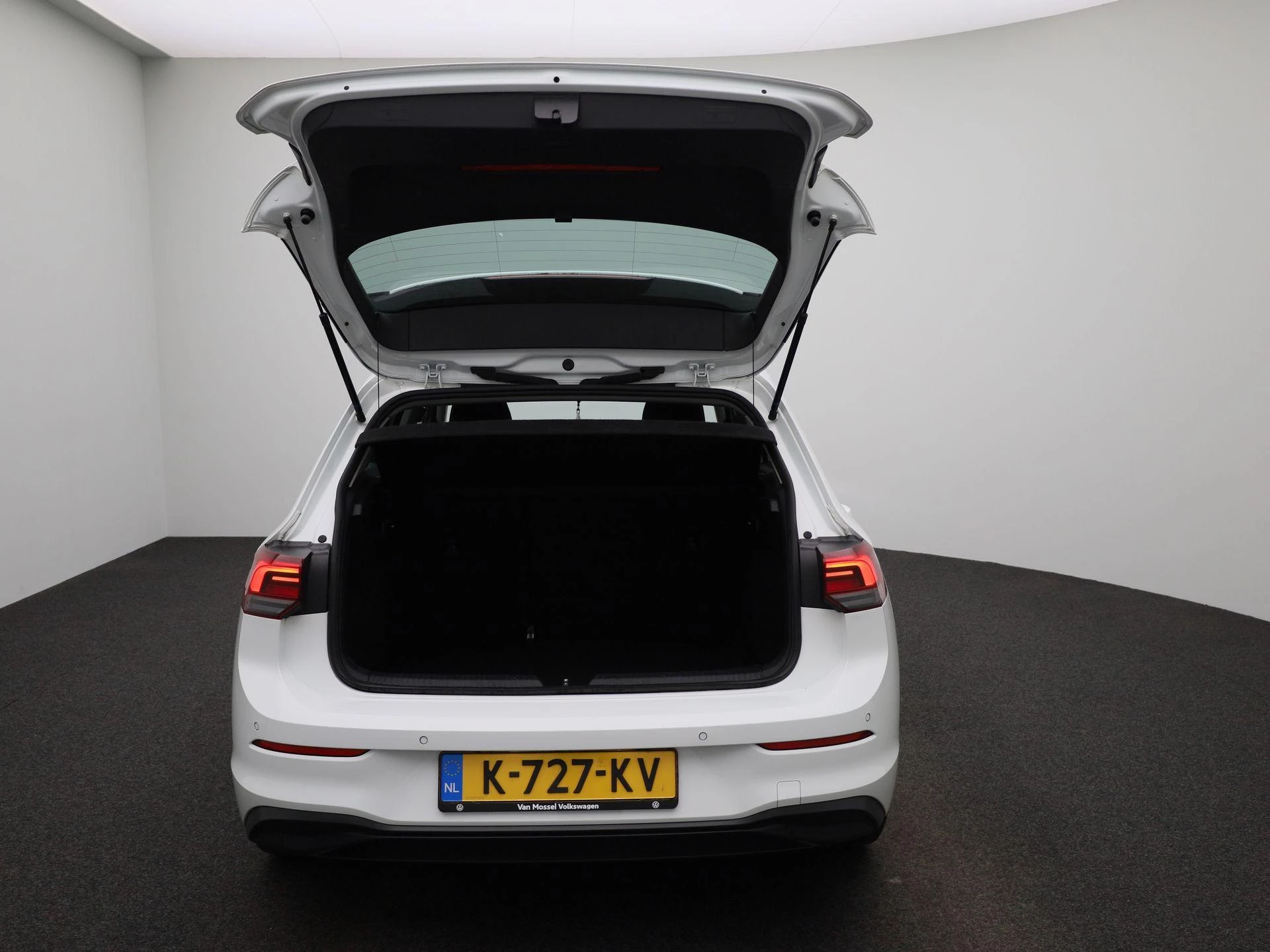 Volkswagen-Golf-image-10