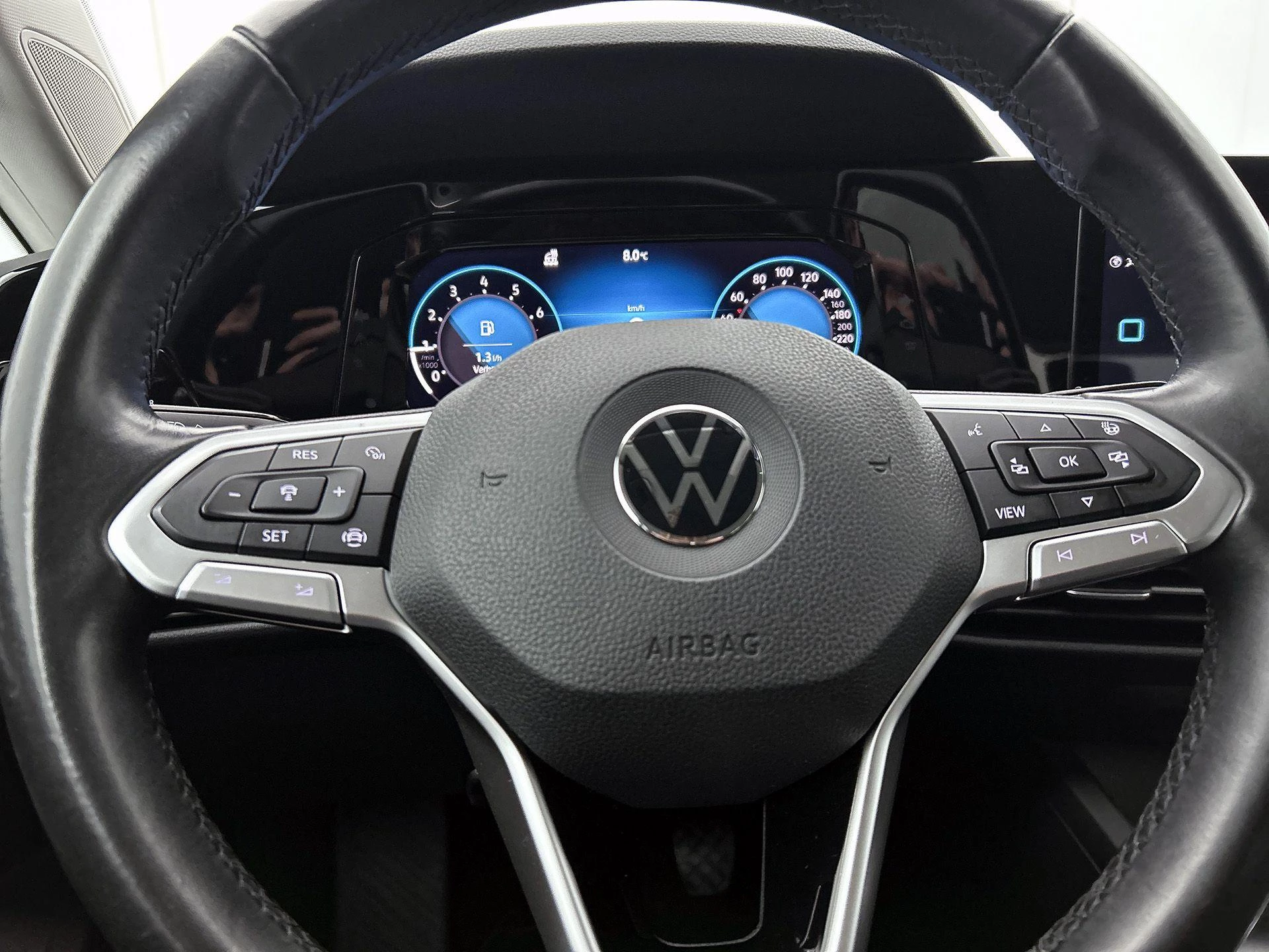 Volkswagen-Golf-image-40