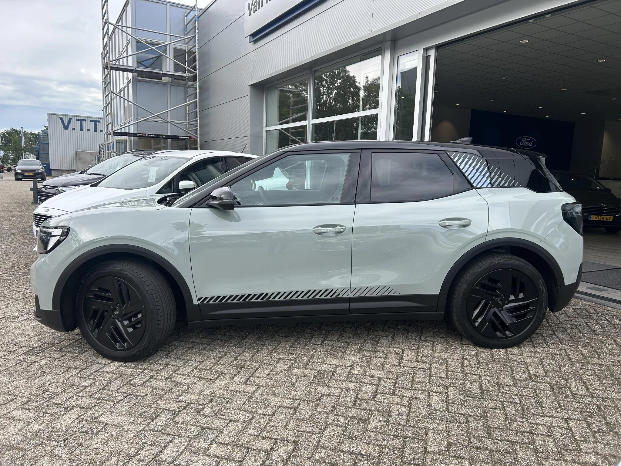 Ford-Explorer-image-1
