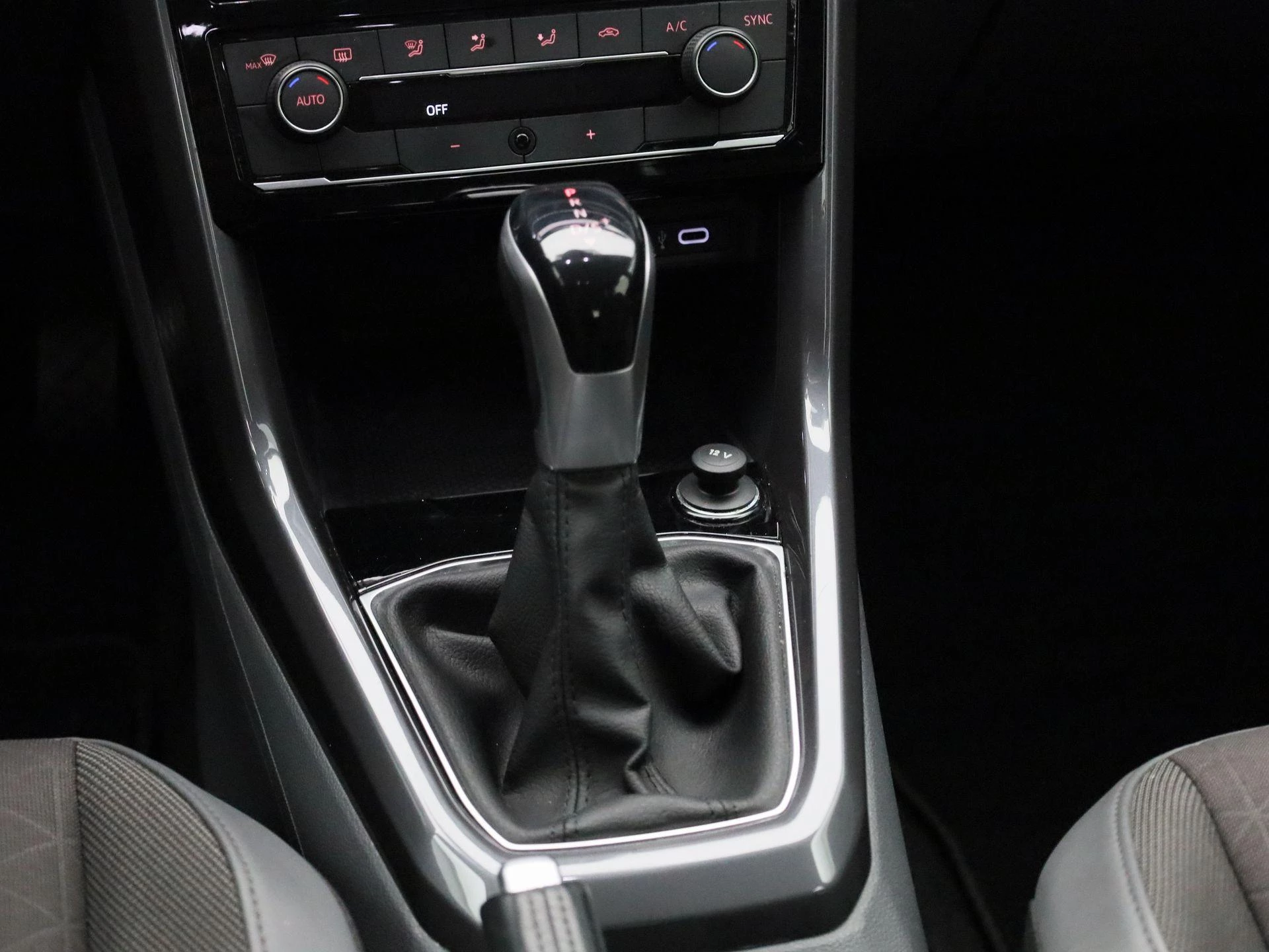 Volkswagen-T-Cross-image-8